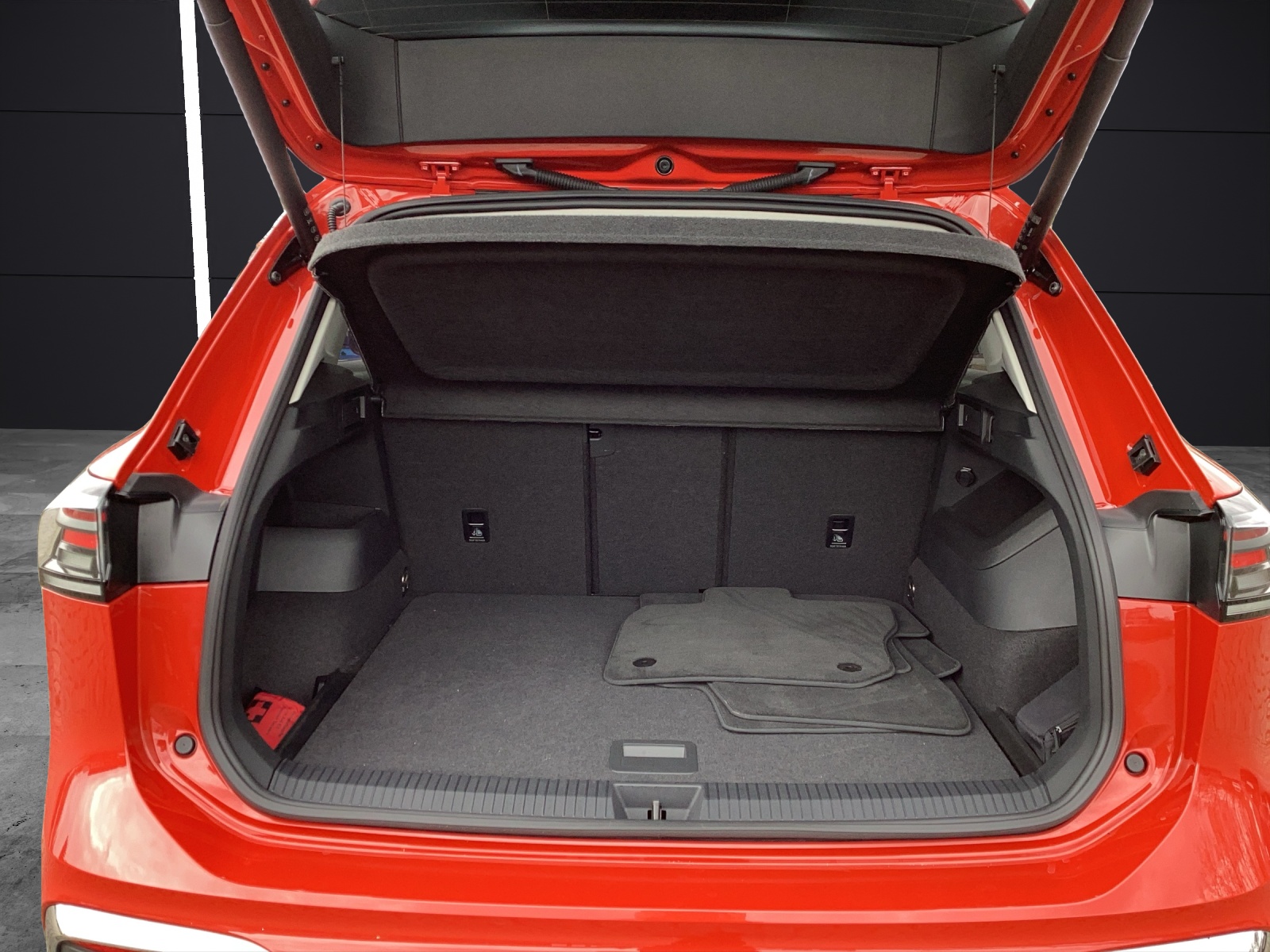 Fahrzeugabbildung Volkswagen Tiguan Elegance TDI DSG 4M IQ.Light ACC STHZ SHZ 360° HuD H&K AppConnect