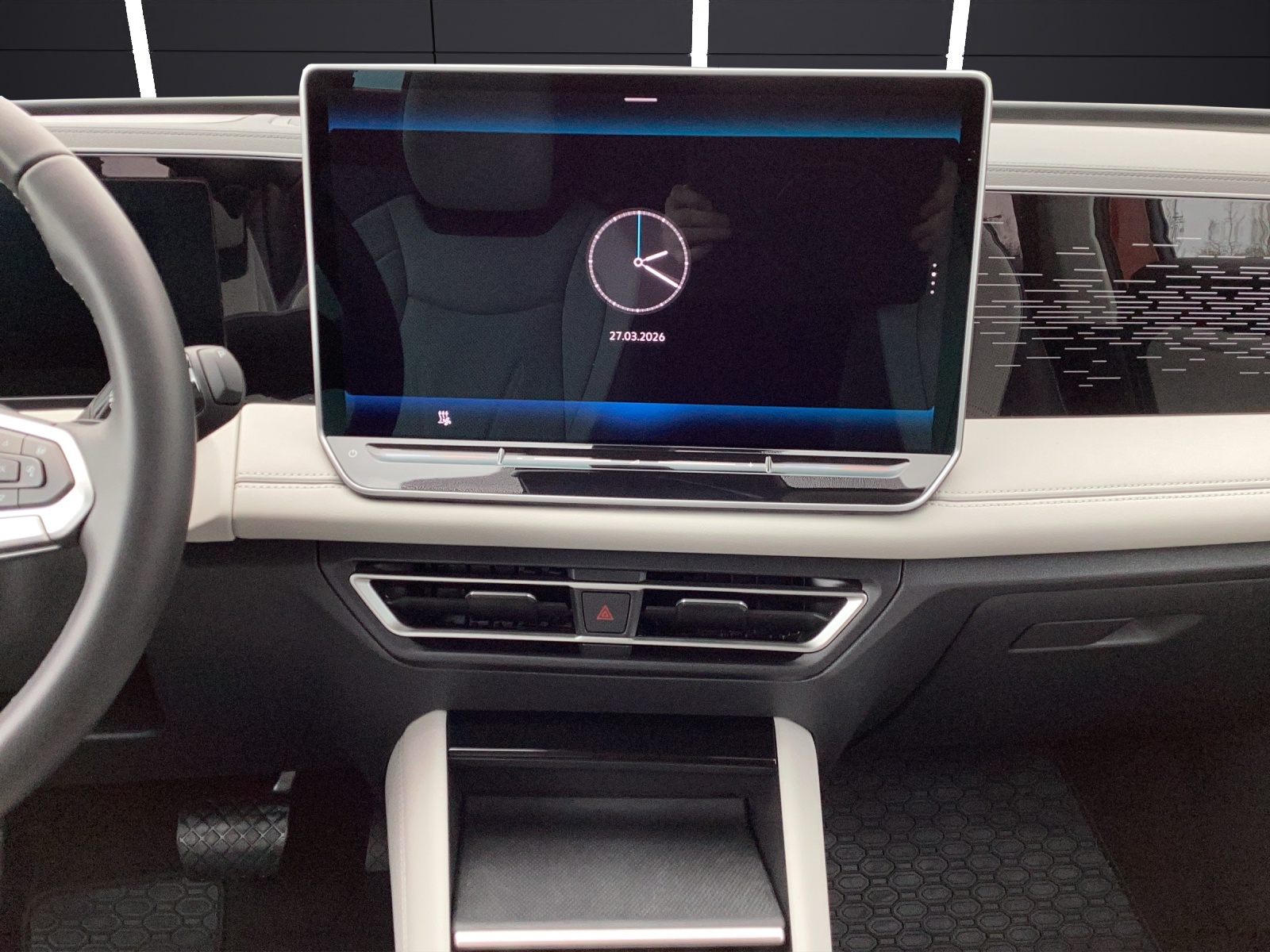 Fahrzeugabbildung Volkswagen Tiguan Elegance TDI DSG 4M IQ.Light ACC STHZ SHZ 360° HuD H&K AppConnect