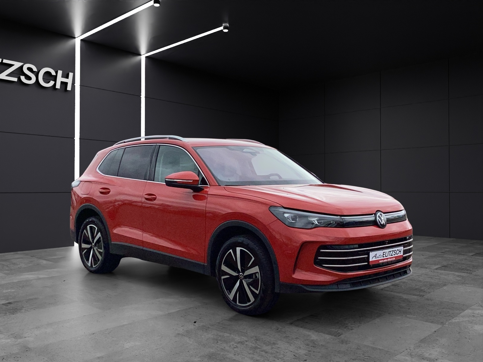 Fahrzeugabbildung Volkswagen Tiguan Elegance TDI DSG 4M IQ.Light ACC STHZ SHZ 360° HuD H&K AppConnect