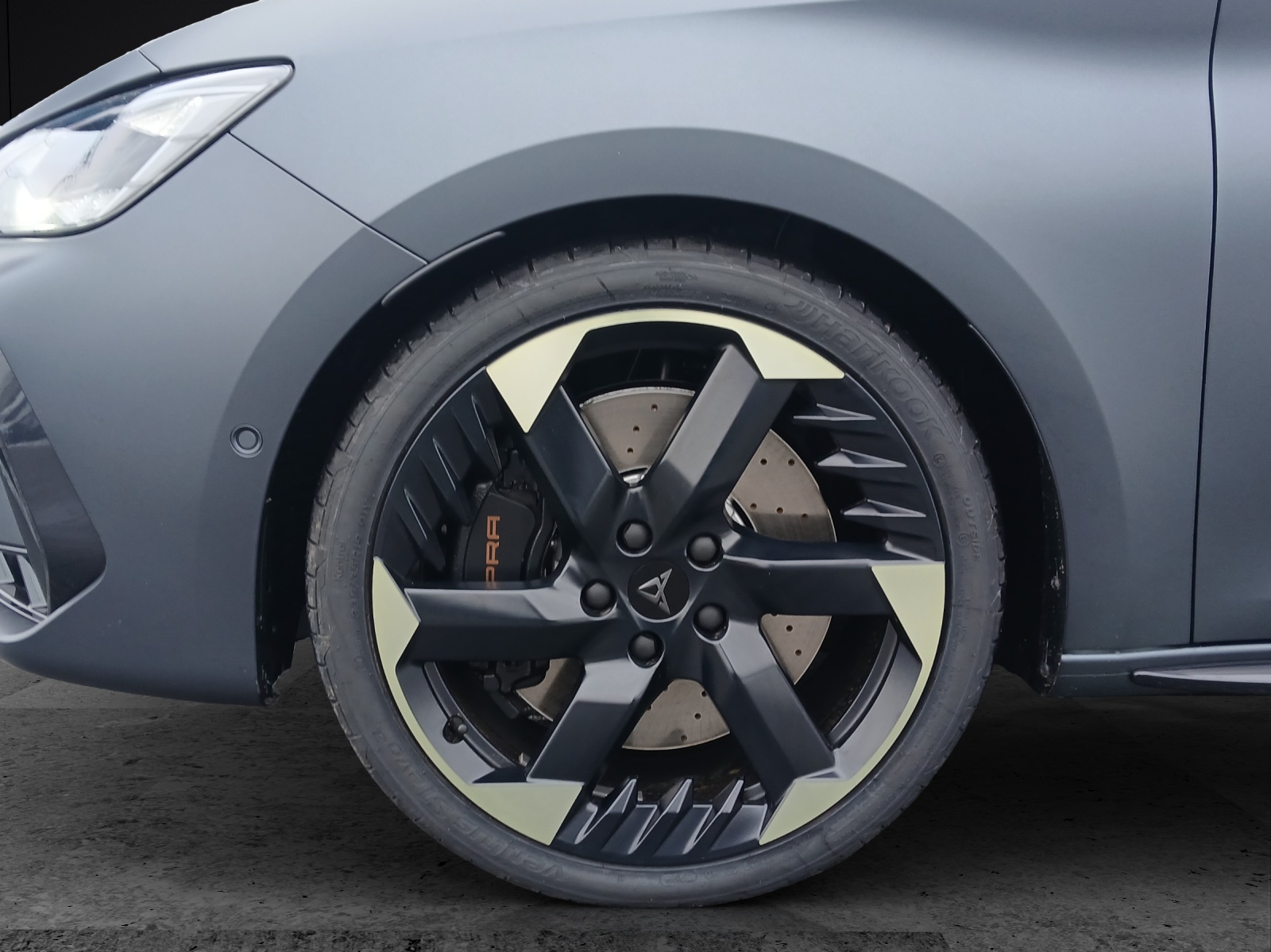 Fahrzeugabbildung CUPRA Leon Sportstourer 2.0 TSI 4Drive VZ MATRIX AHK Pano