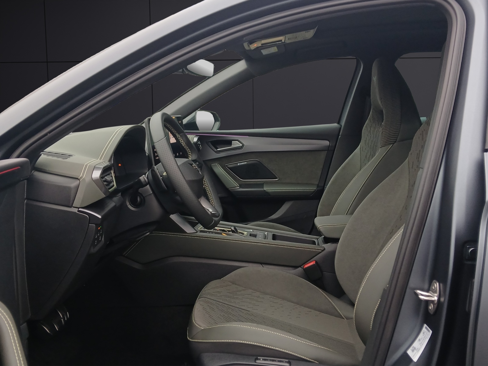 Fahrzeugabbildung CUPRA Leon Sportstourer 2.0 TSI 4Drive VZ MATRIX AHK Pano