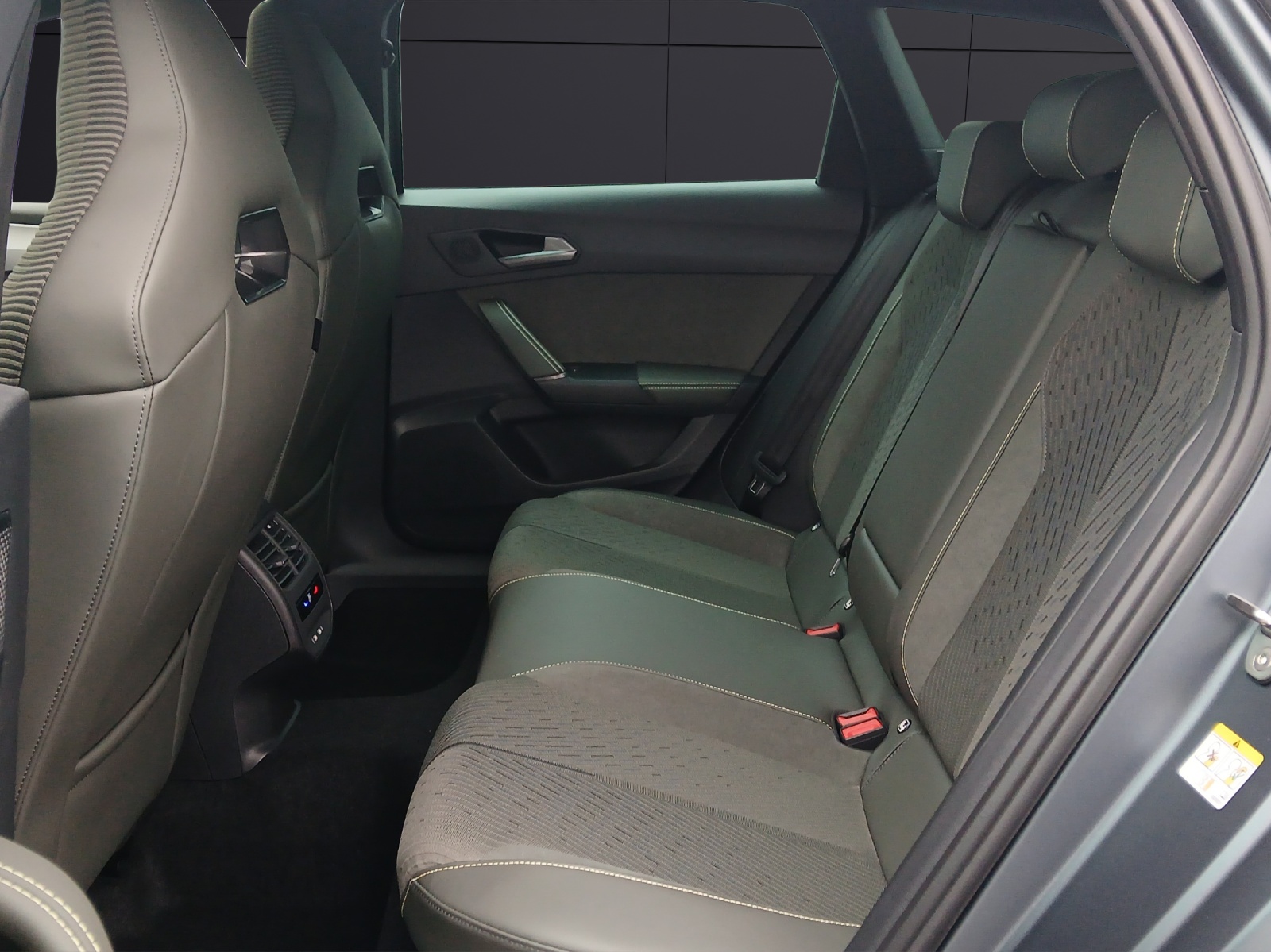 Fahrzeugabbildung CUPRA Leon Sportstourer 2.0 TSI 4Drive VZ MATRIX AHK Pano