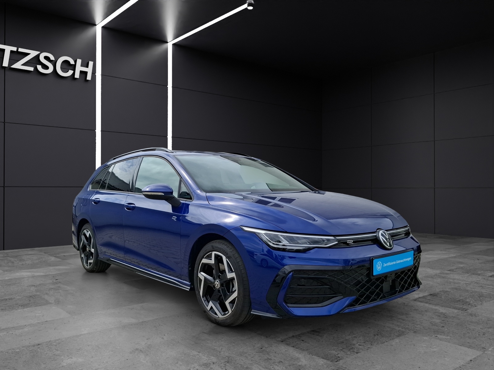 Fahrzeugabbildung Volkswagen Golf VIII Variant TDI R-Line DSG LED Navi AID ACC RFK SH