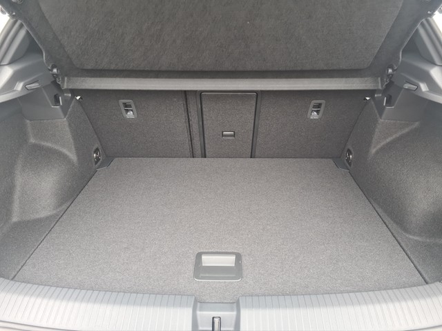 Fahrzeugabbildung Volkswagen T-Roc R-Line DSG 4M Matrix ACC AHK RFK AID 19