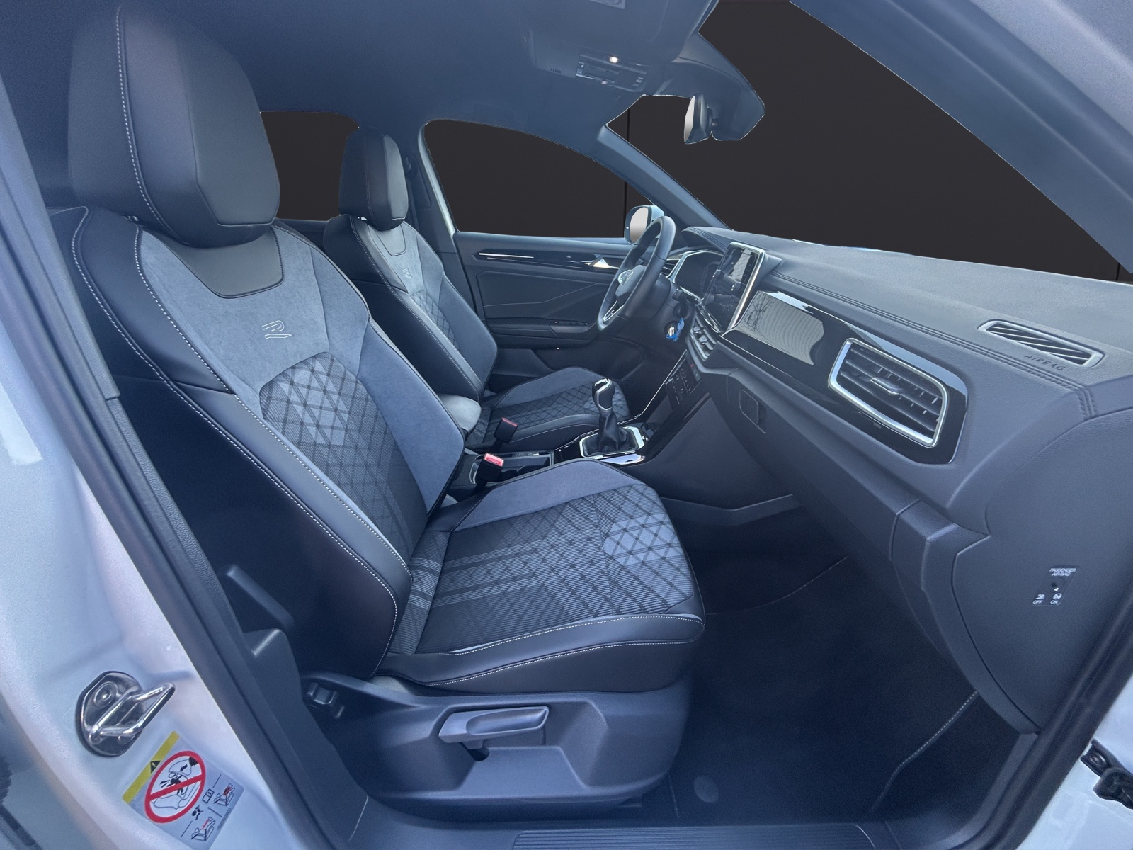 Fahrzeugabbildung Volkswagen T-Roc R-Line TSI IQ.Light ACC SH RearView AppConnect