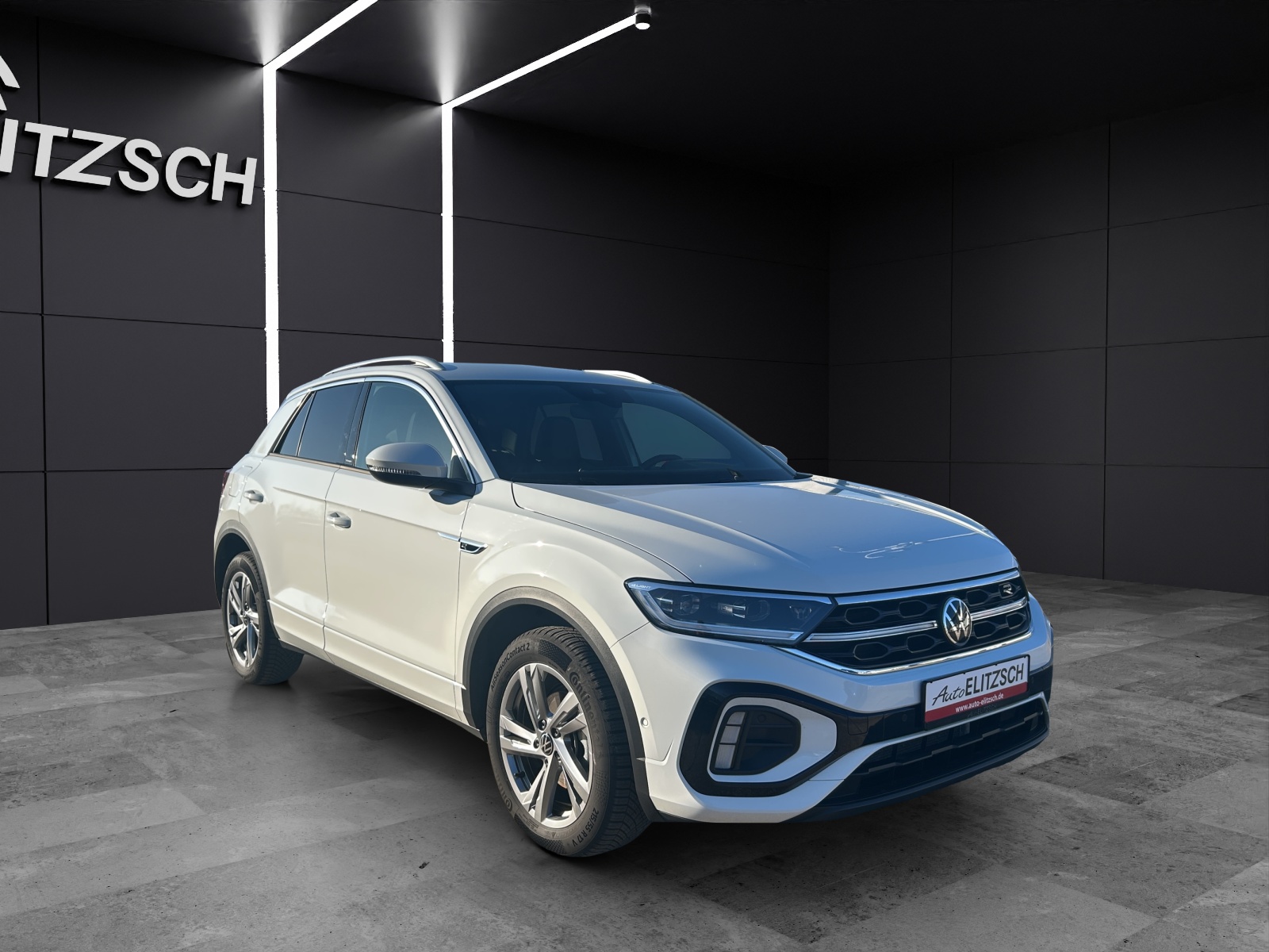 Fahrzeugabbildung Volkswagen T-Roc R-Line TSI IQ.Light ACC SH RearView AppConnect