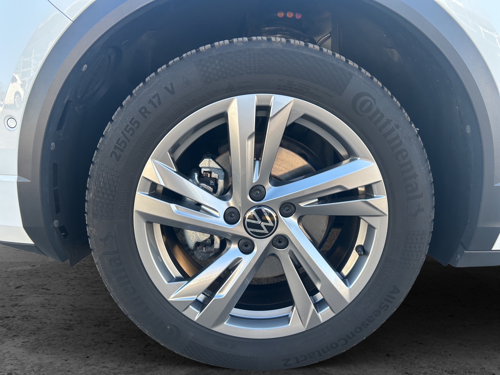 Fahrzeugabbildung Volkswagen T-Roc R-Line TSI IQ.Light ACC SH RearView AppConnect