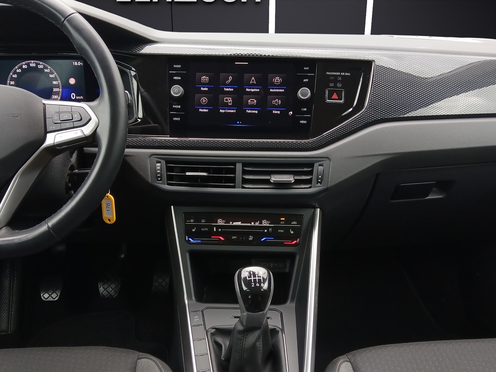Fahrzeugabbildung Volkswagen Taigo TSI Life Matrix Navi AID ACC RFK SHZ