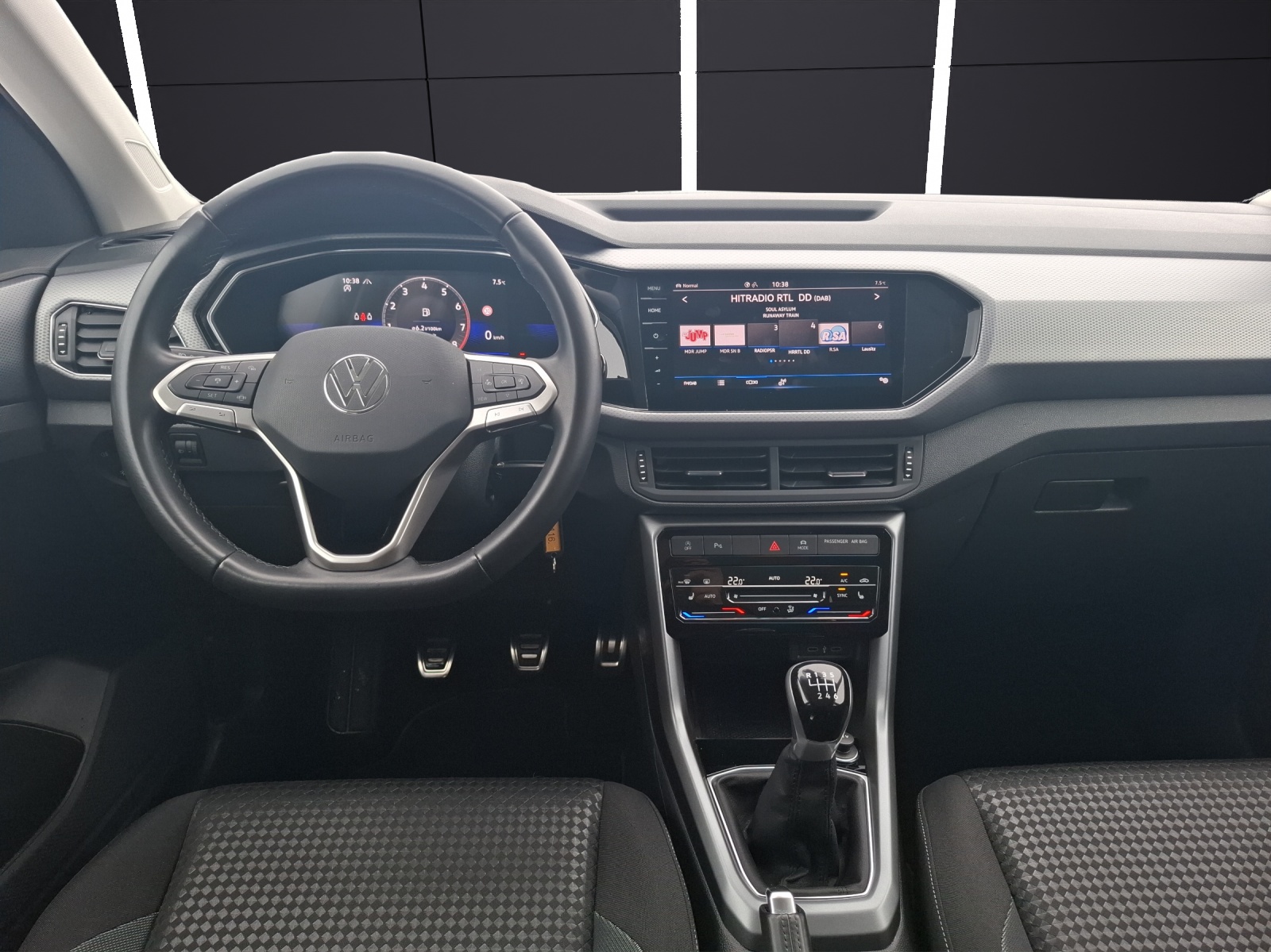 Fahrzeugabbildung Volkswagen T-Cross TSI Active Navi AID ACC PDC SH LM