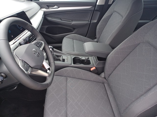 Fahrzeugabbildung Volkswagen Golf VIII Variant TSI LED Navi AID ACC PDC SH LM