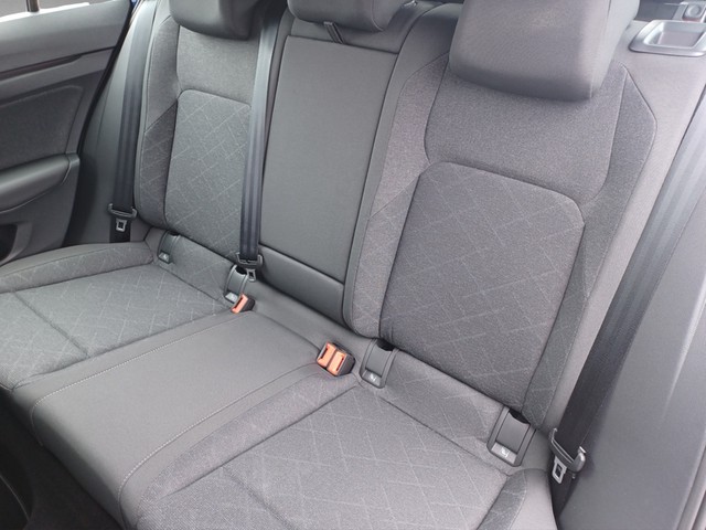 Fahrzeugabbildung Volkswagen Golf VIII Variant TSI LED Navi AID ACC PDC SH LM