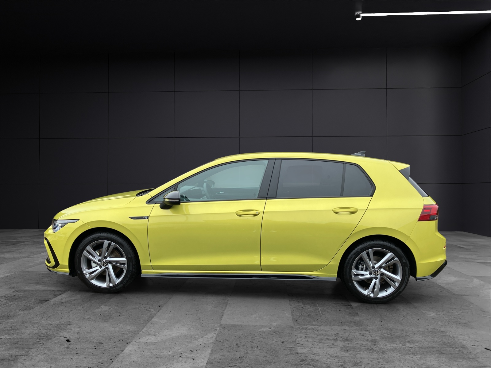 Fahrzeugabbildung Volkswagen Golf VIII 1.5 TSI R-Line DSG LED+ ACC RFK NAVI TravelAssist