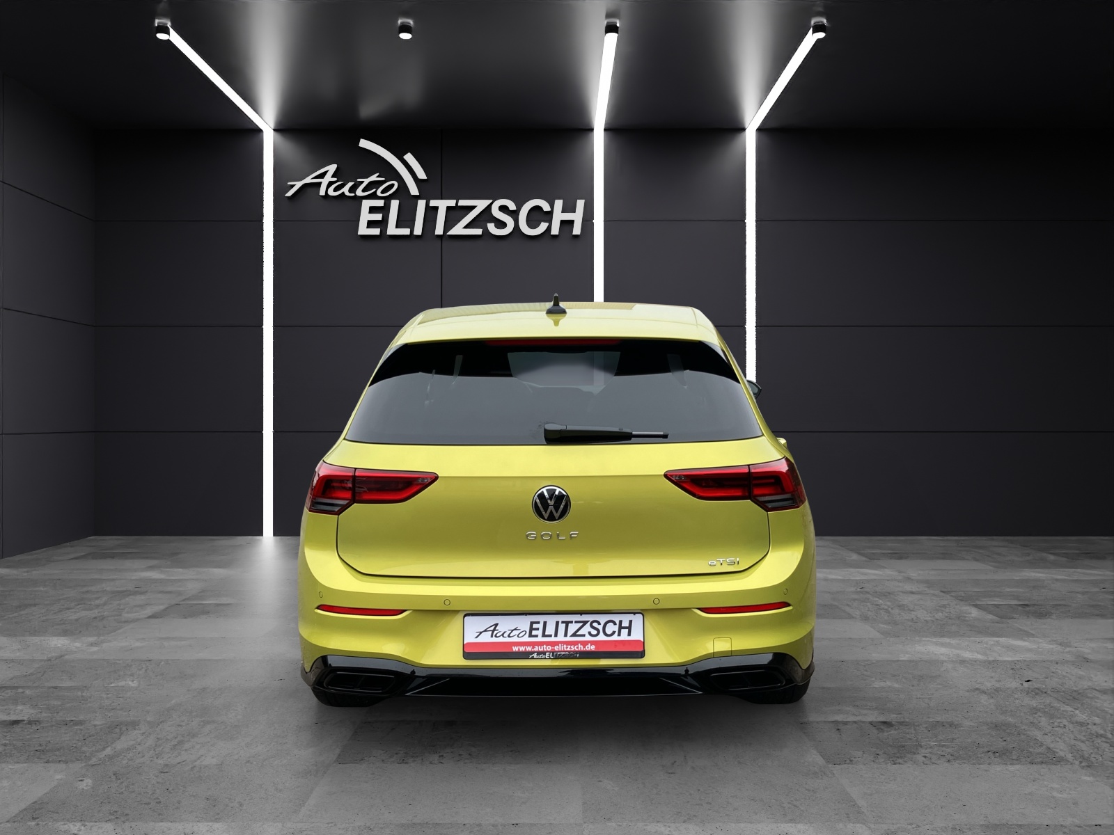 Fahrzeugabbildung Volkswagen Golf VIII 1.5 TSI R-Line DSG LED+ ACC RFK NAVI TravelAssist