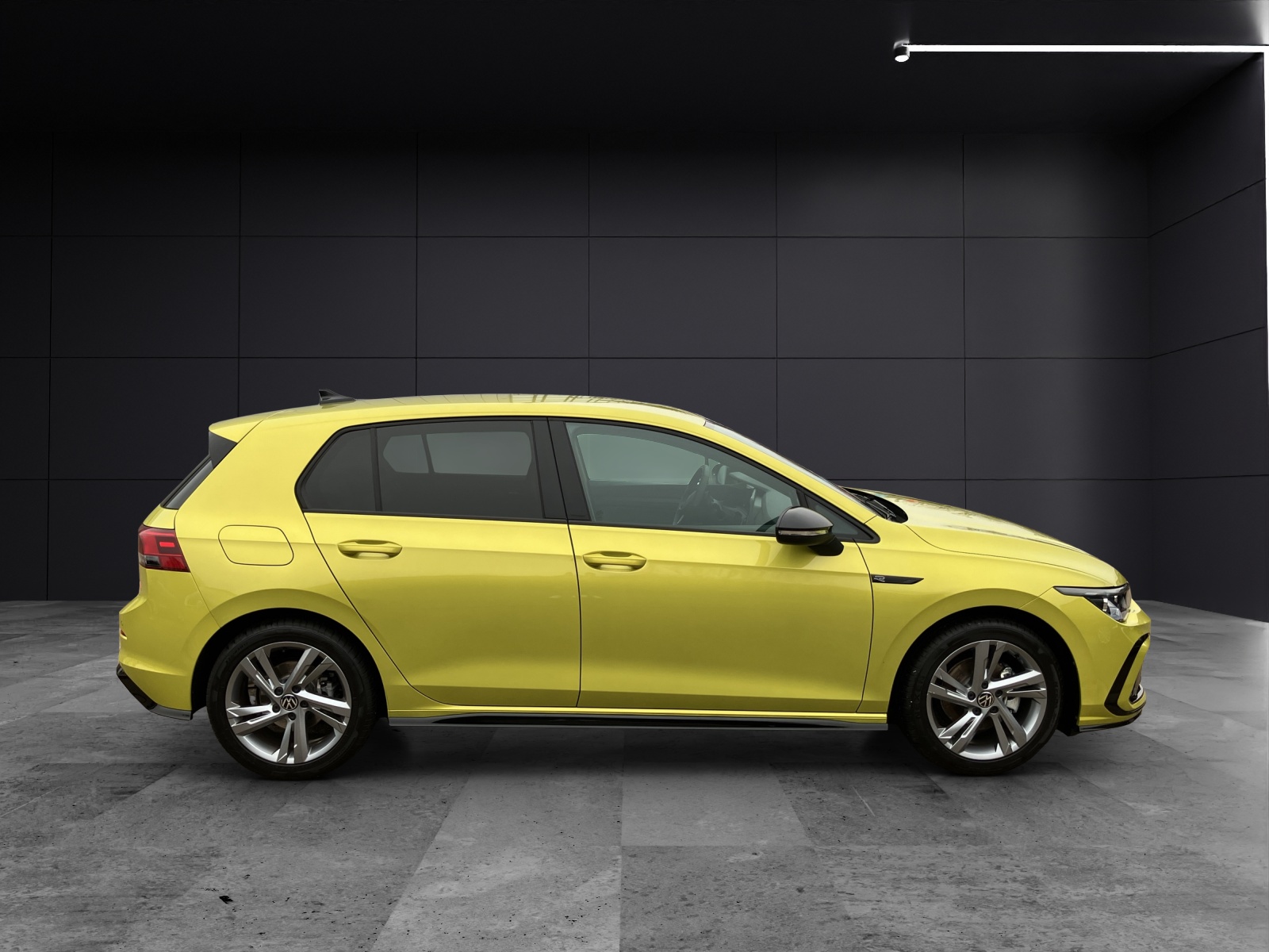Fahrzeugabbildung Volkswagen Golf VIII 1.5 TSI R-Line DSG LED+ ACC RFK NAVI TravelAssist