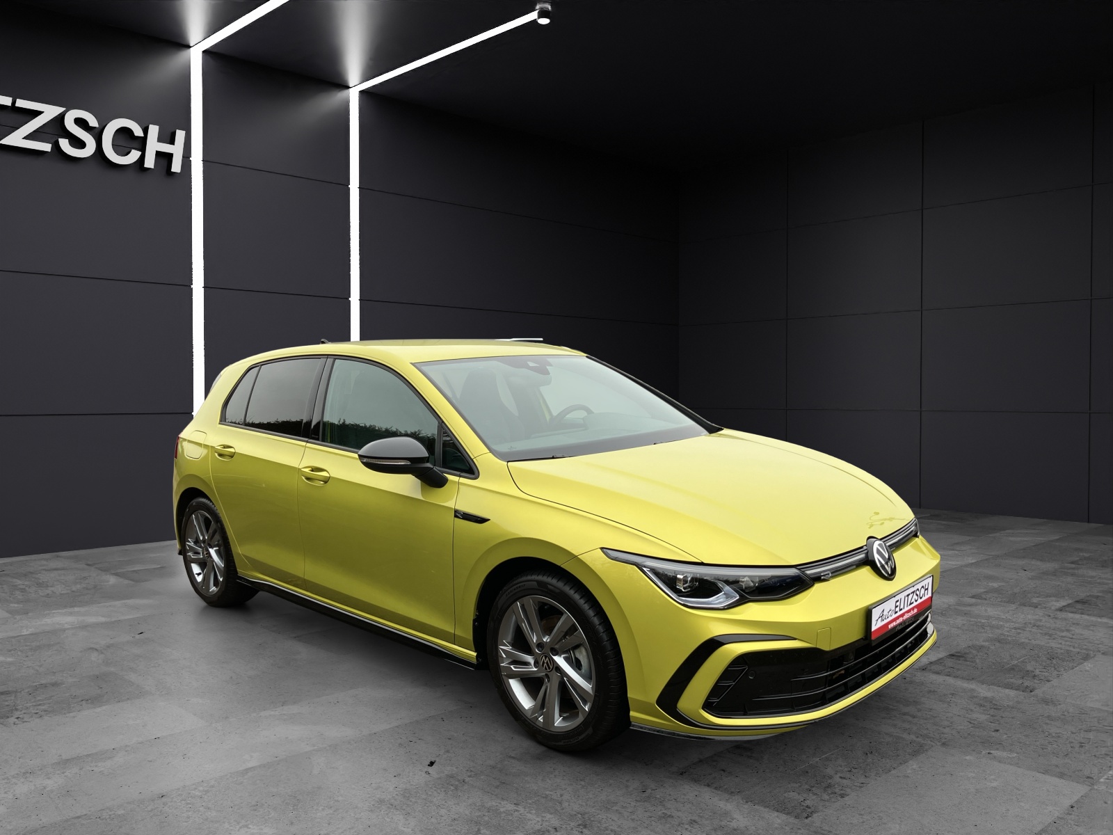 Fahrzeugabbildung Volkswagen Golf VIII 1.5 TSI R-Line DSG LED+ ACC RFK NAVI TravelAssist