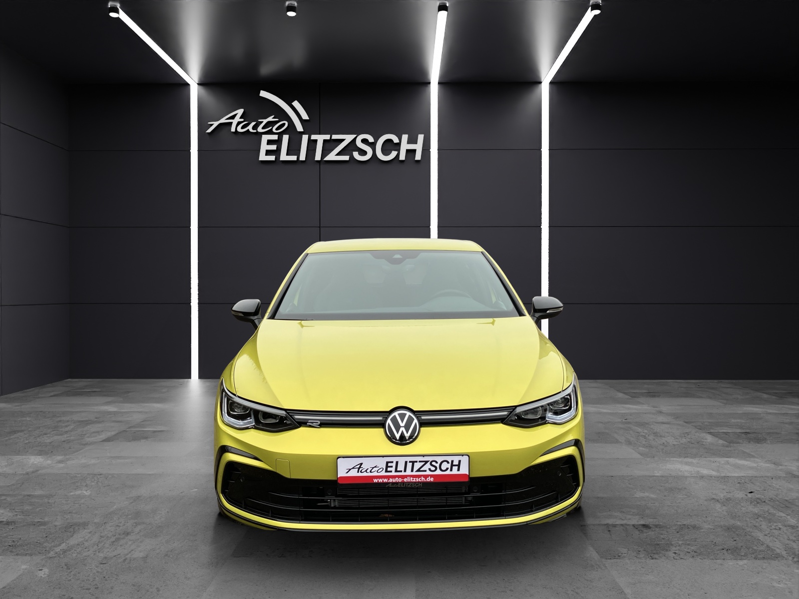 Fahrzeugabbildung Volkswagen Golf VIII 1.5 TSI R-Line DSG LED+ ACC RFK NAVI TravelAssist