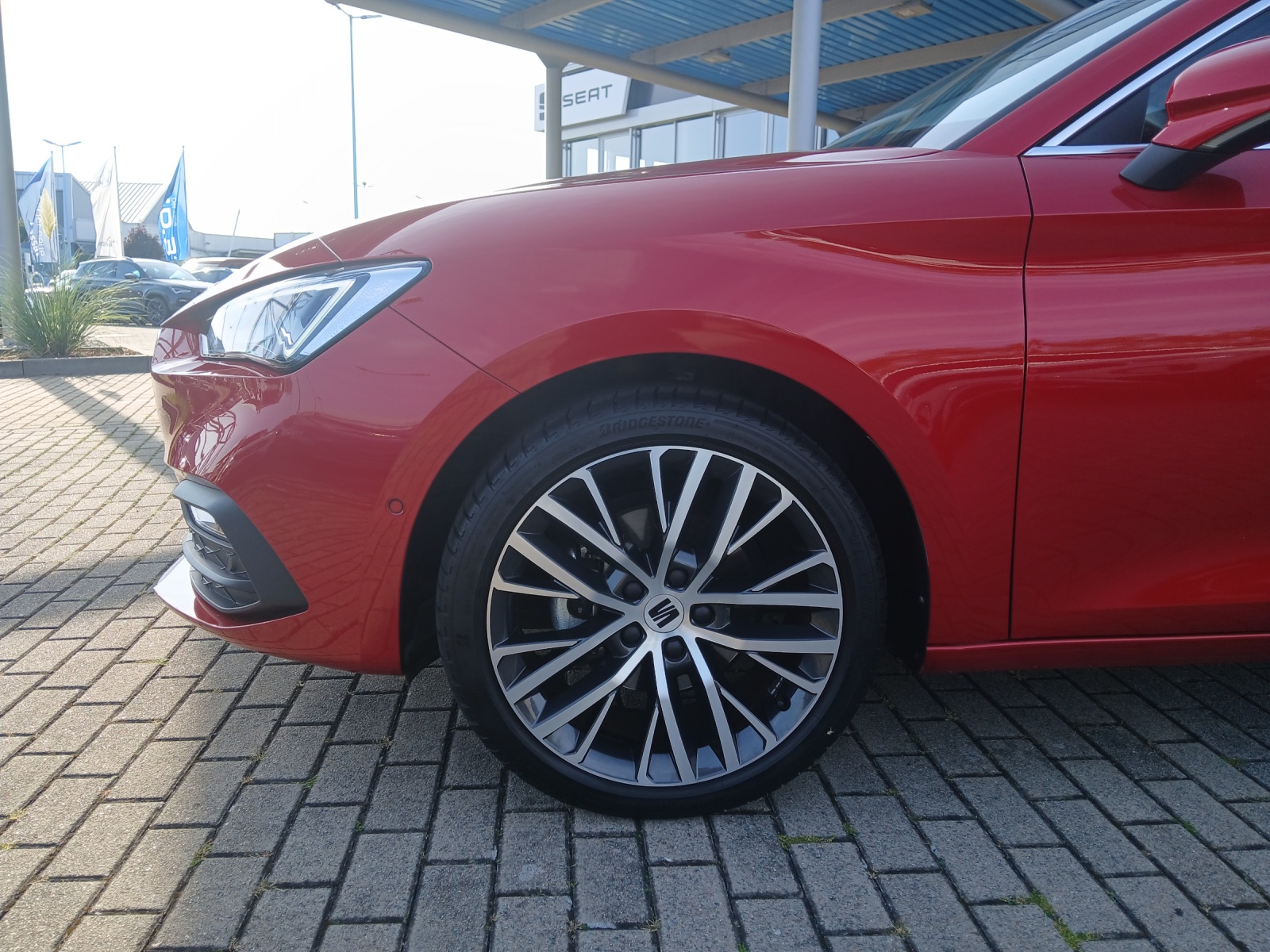 Fahrzeugabbildung SEAT Leon eTSI Xcellence DSG LED GRA RFK SH 18