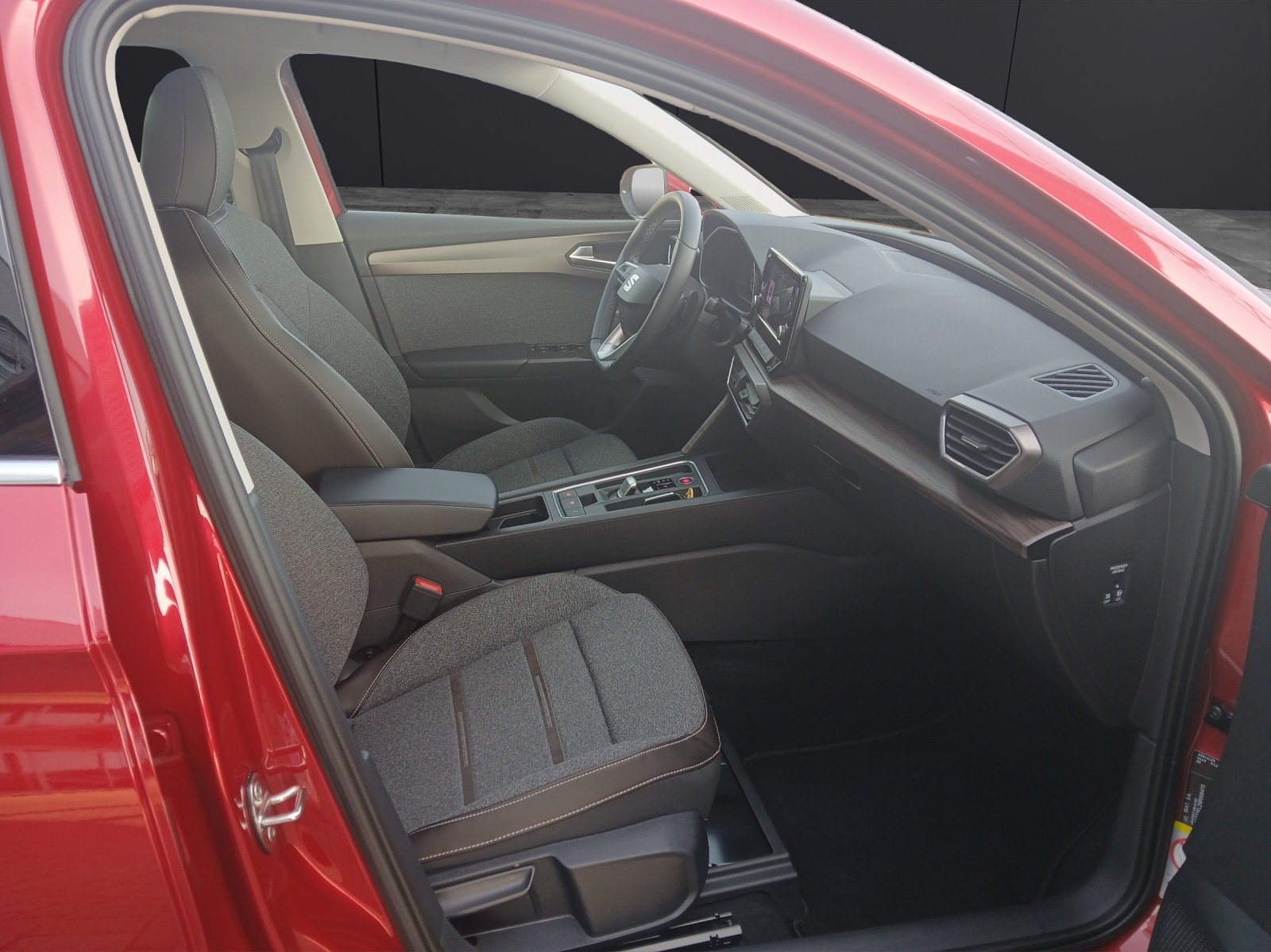 Fahrzeugabbildung SEAT Leon eTSI Xcellence DSG LED GRA RFK SH 18