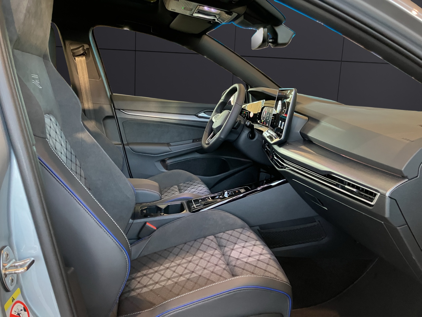 Fahrzeugabbildung Volkswagen Golf R-Line TSI DSG 4M R-Line PANO DCC AHK