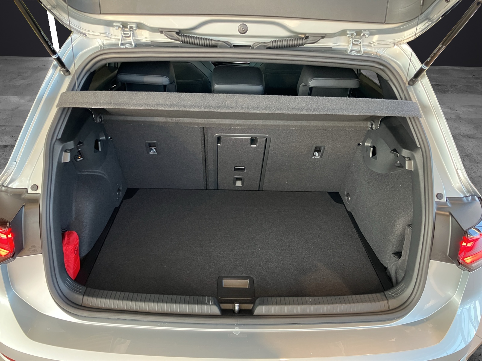 Fahrzeugabbildung Volkswagen Golf R-Line TSI DSG 4M R-Line PANO DCC AHK