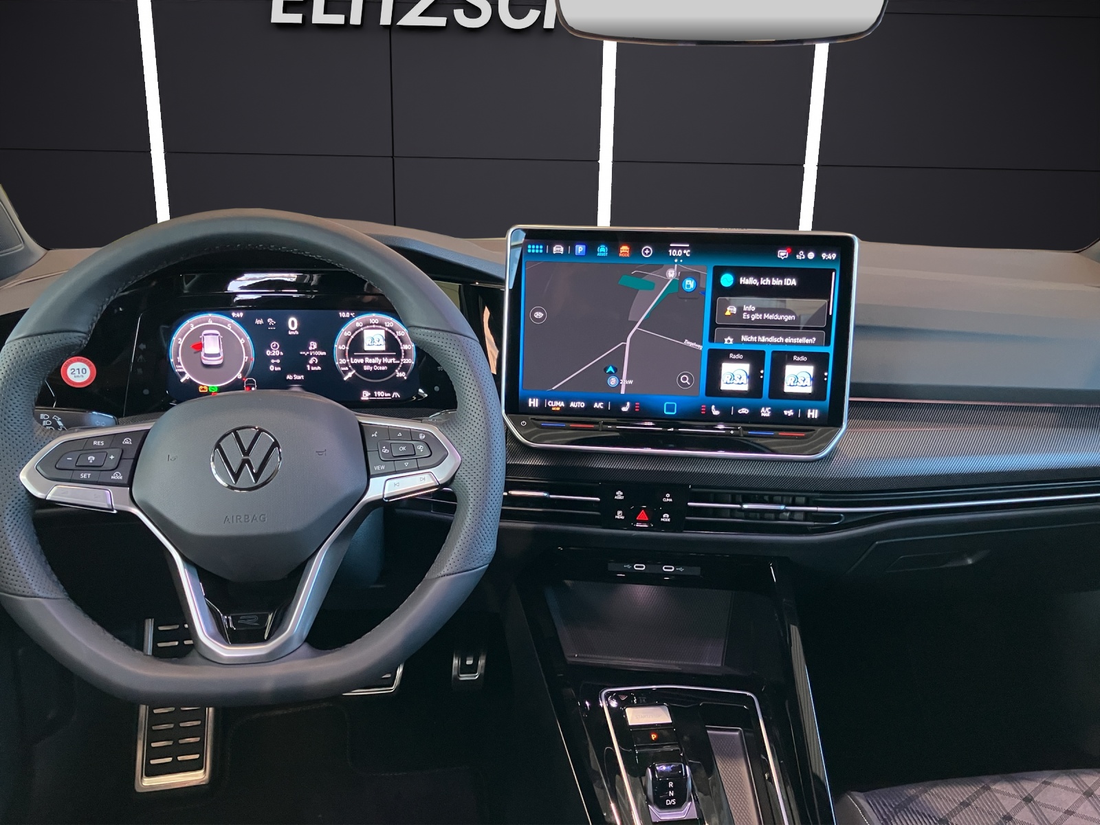 Fahrzeugabbildung Volkswagen Golf R-Line TSI DSG 4M R-Line PANO DCC AHK