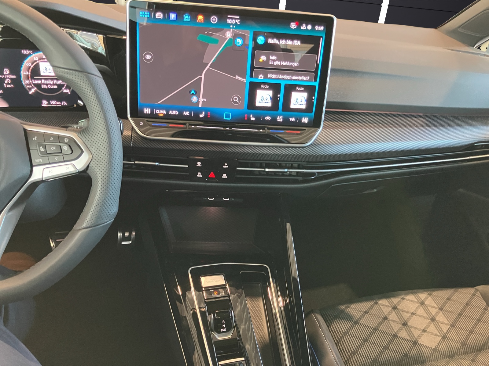 Fahrzeugabbildung Volkswagen Golf R-Line TSI DSG 4M R-Line PANO DCC AHK