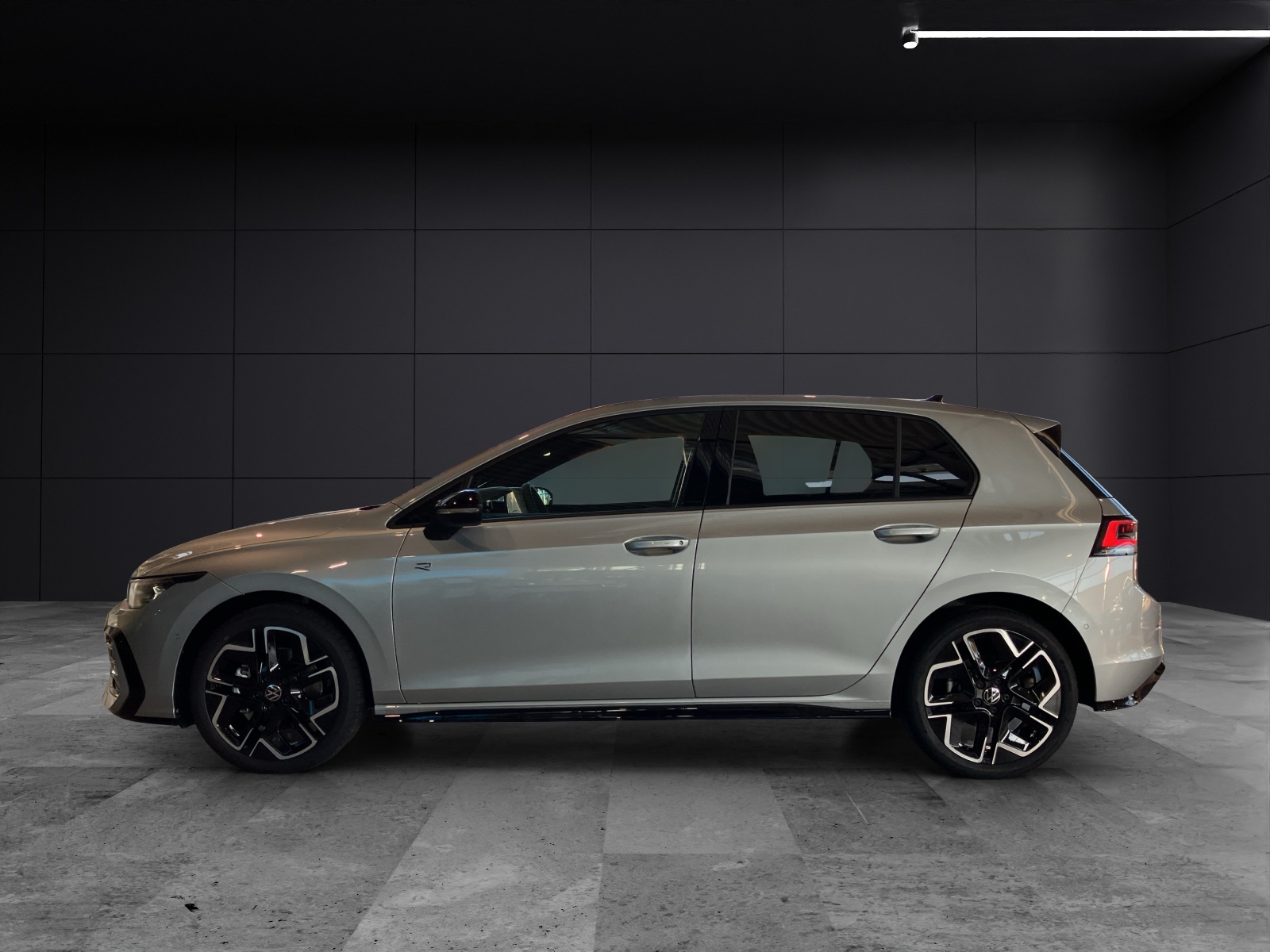 Fahrzeugabbildung Volkswagen Golf R-Line TSI DSG 4M R-Line PANO DCC AHK