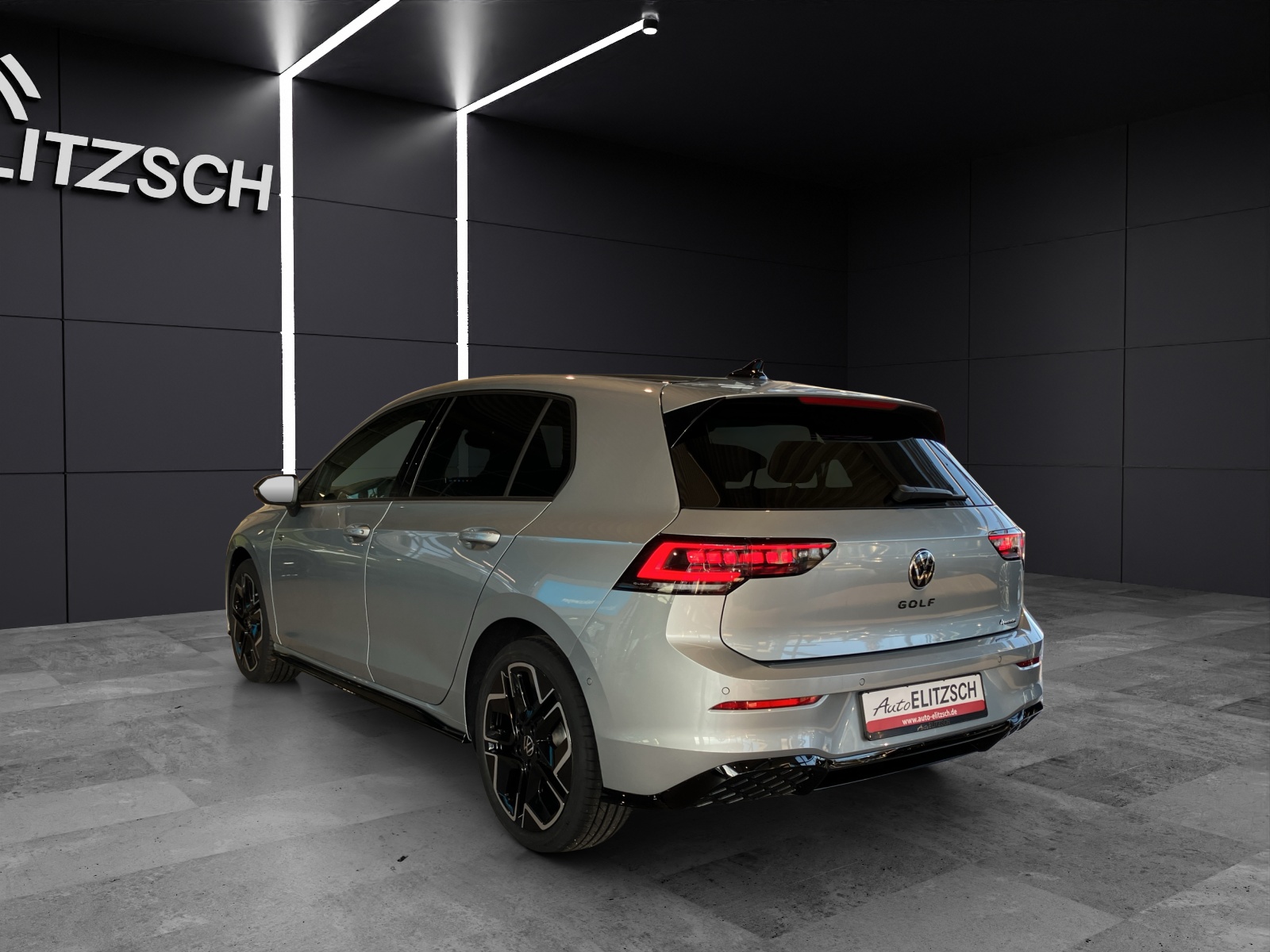 Fahrzeugabbildung Volkswagen Golf R-Line TSI DSG 4M R-Line PANO DCC AHK