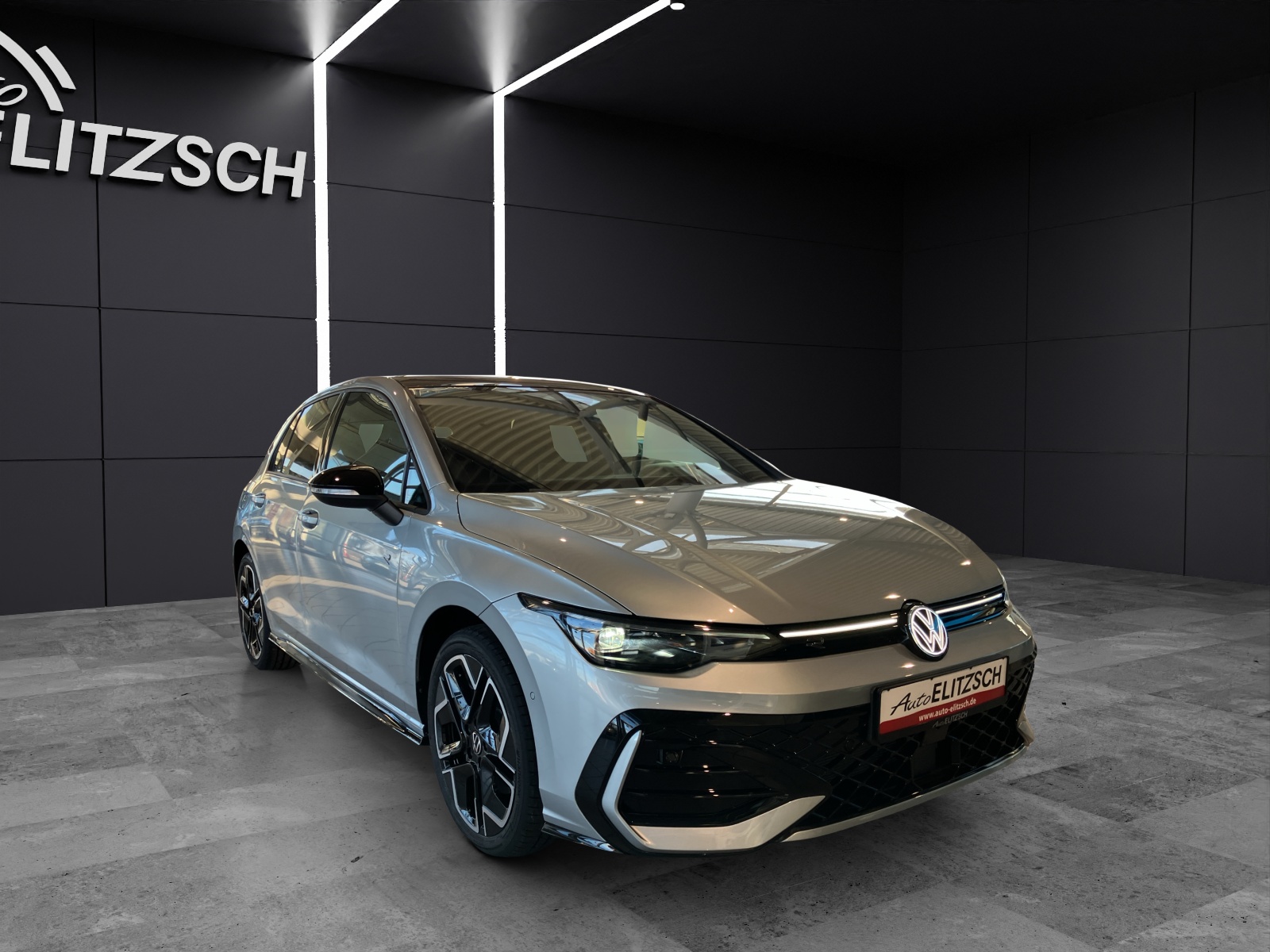 Fahrzeugabbildung Volkswagen Golf R-Line TSI DSG 4M R-Line PANO DCC AHK