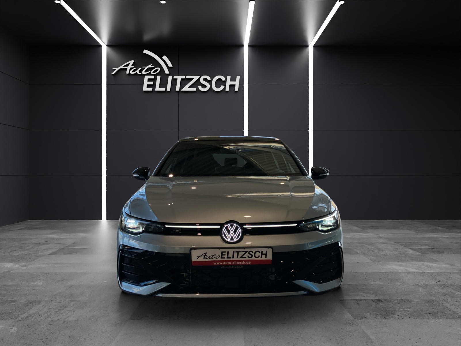 Fahrzeugabbildung Volkswagen Golf R-Line TSI DSG 4M R-Line PANO DCC AHK