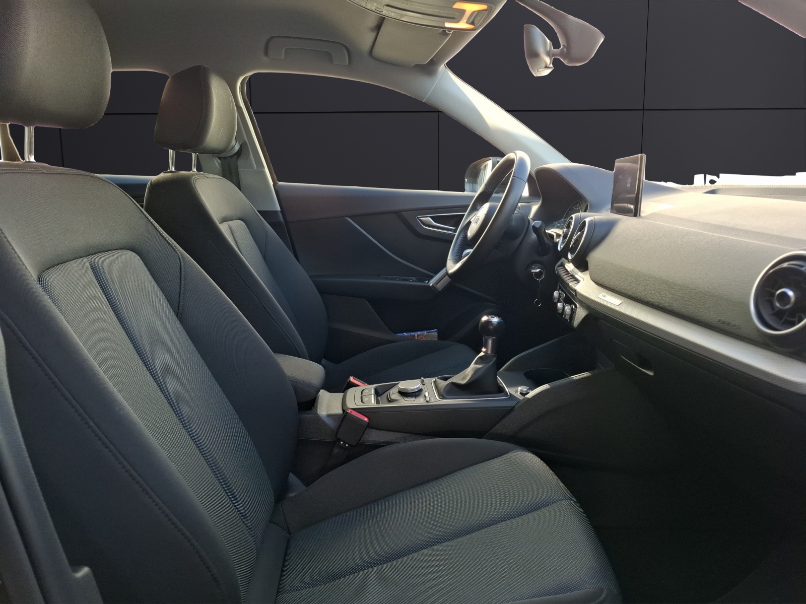 Fahrzeugabbildung Audi Q2 TFSI AHK GRA PDC SH