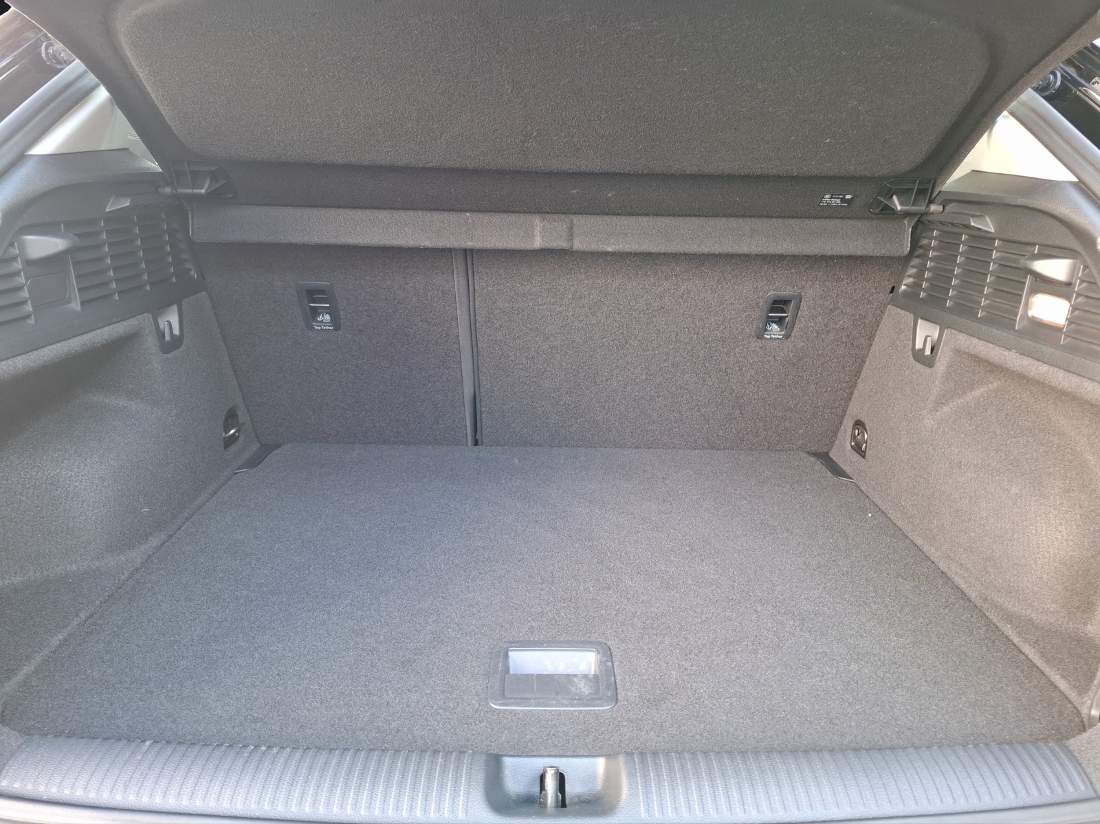 Fahrzeugabbildung Audi Q2 TFSI AHK GRA PDC SH