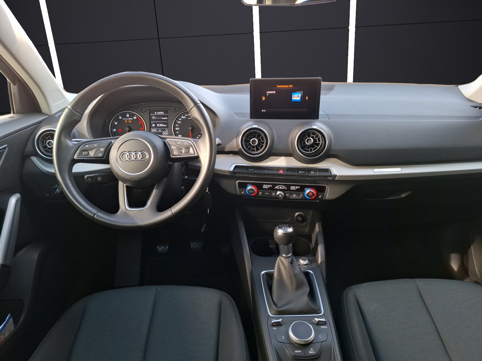 Fahrzeugabbildung Audi Q2 TFSI AHK GRA PDC SH
