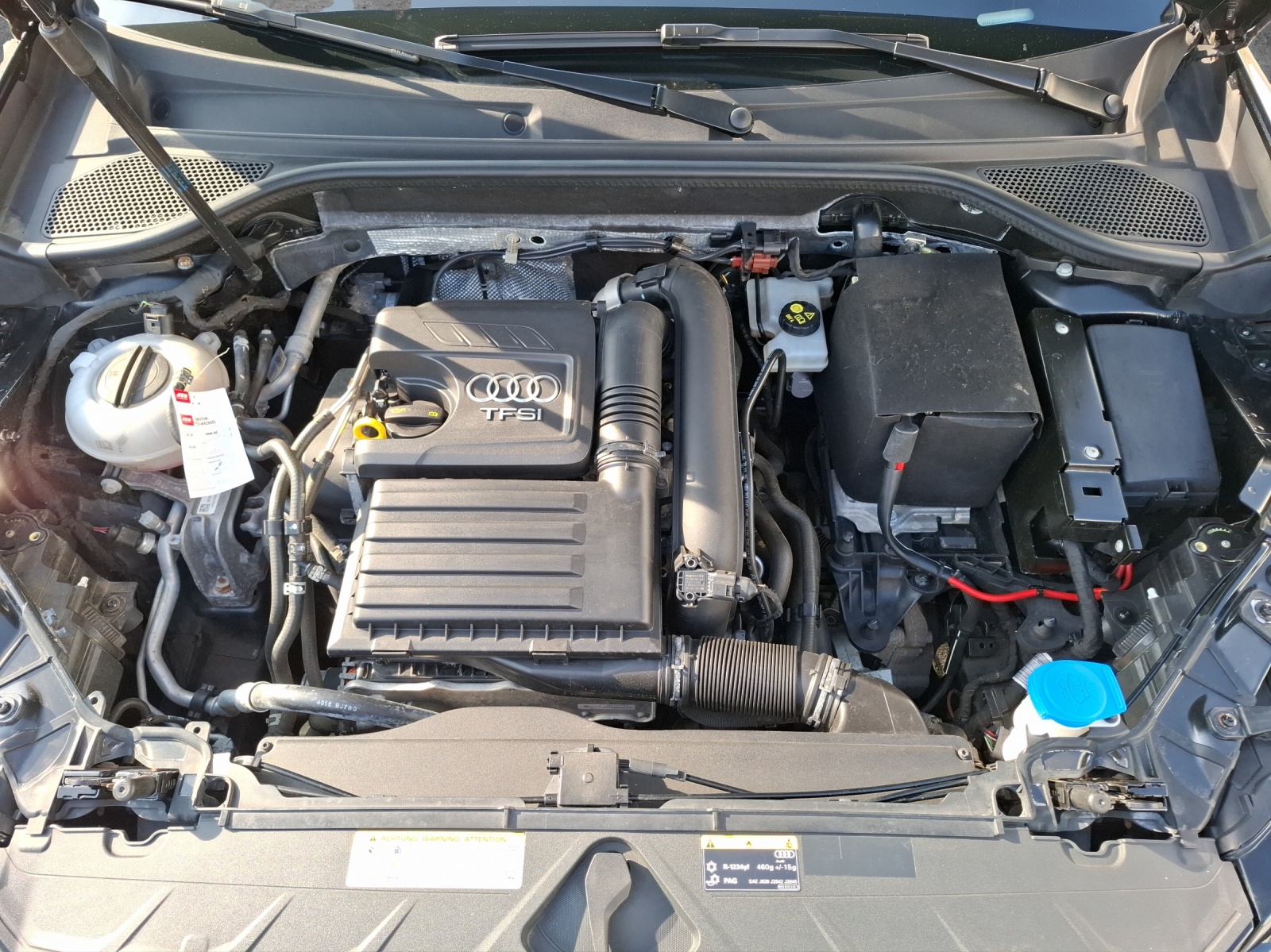 Fahrzeugabbildung Audi Q2 TFSI AHK GRA PDC SH