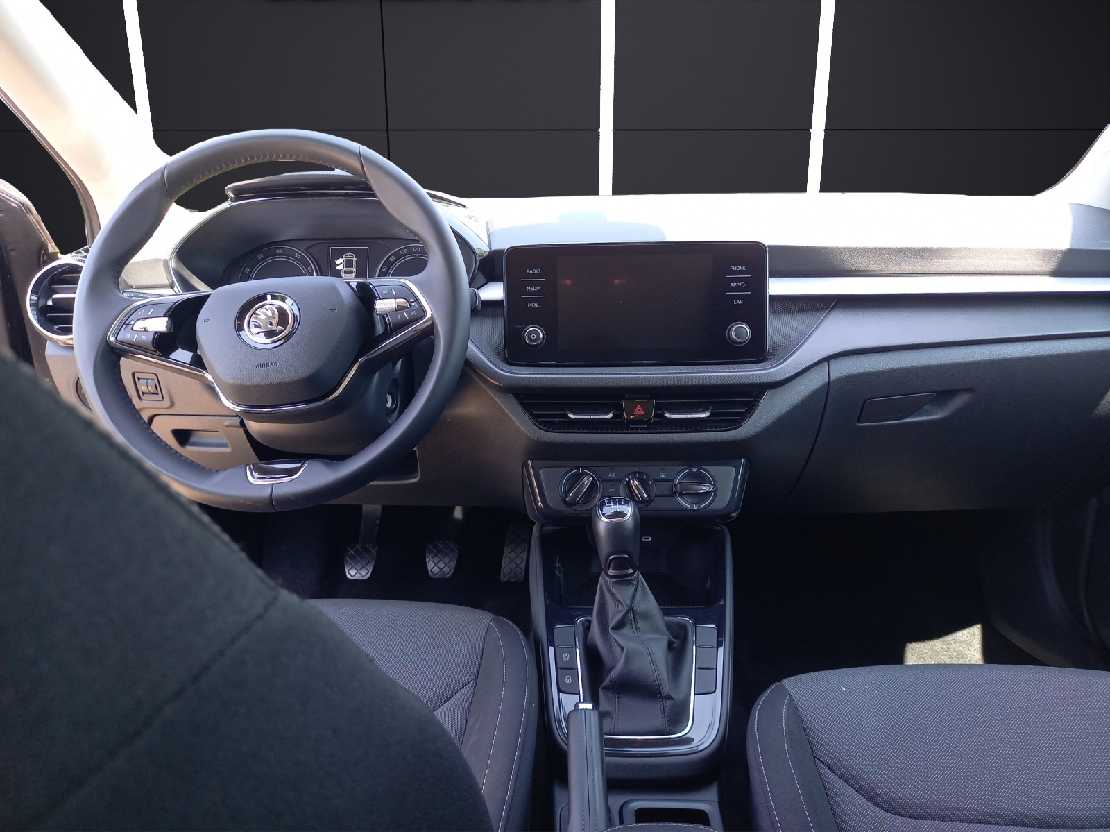 Fahrzeugabbildung SKODA Fabia 1.0 Ambition LED Klima DAB GRA PDC fertig