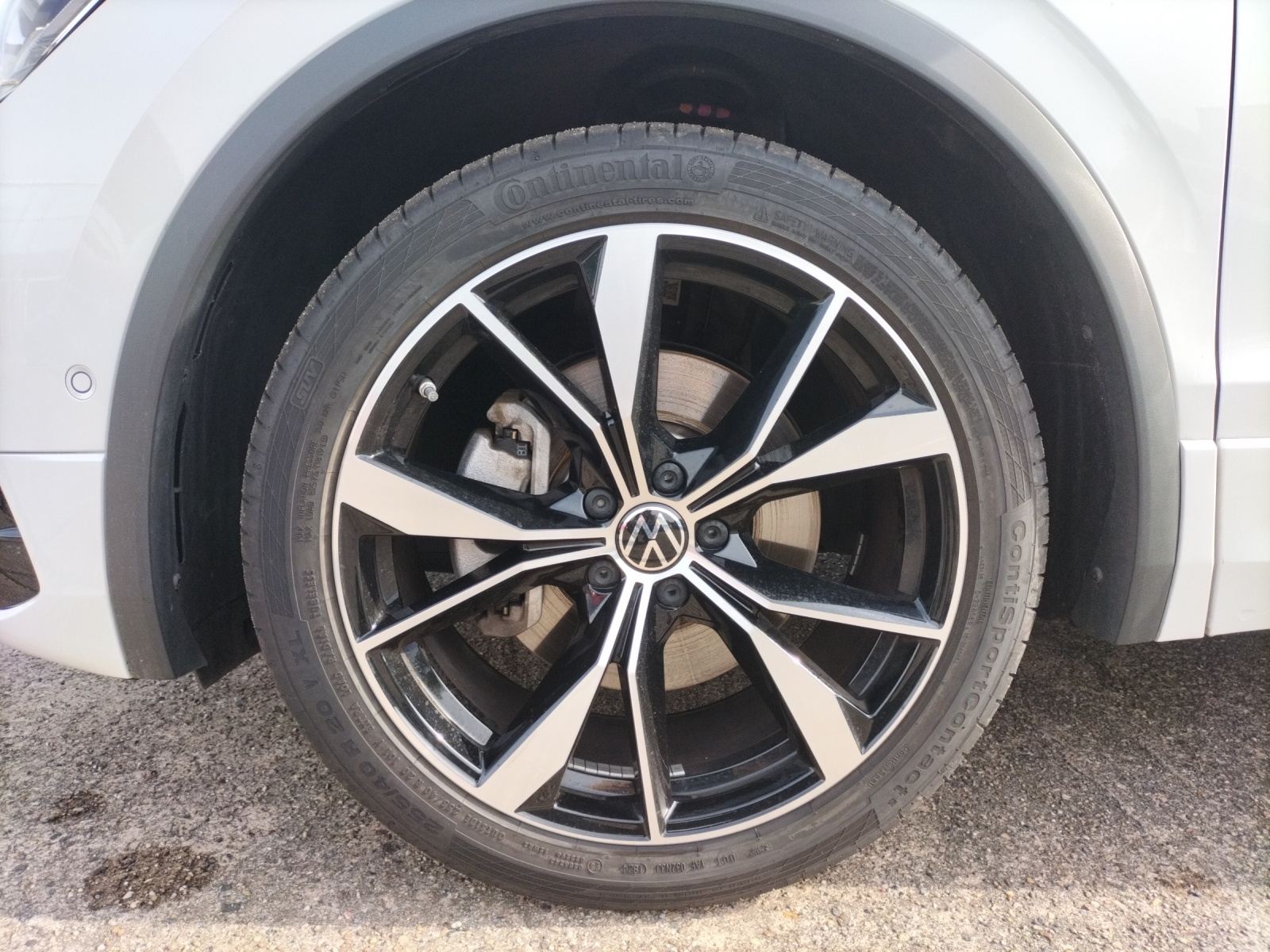 Fahrzeugabbildung Volkswagen Tiguan Allspace TSI R-Line DSG 4M 7-Si STH Matrix AHK Navi AID ACC RFK SH 20