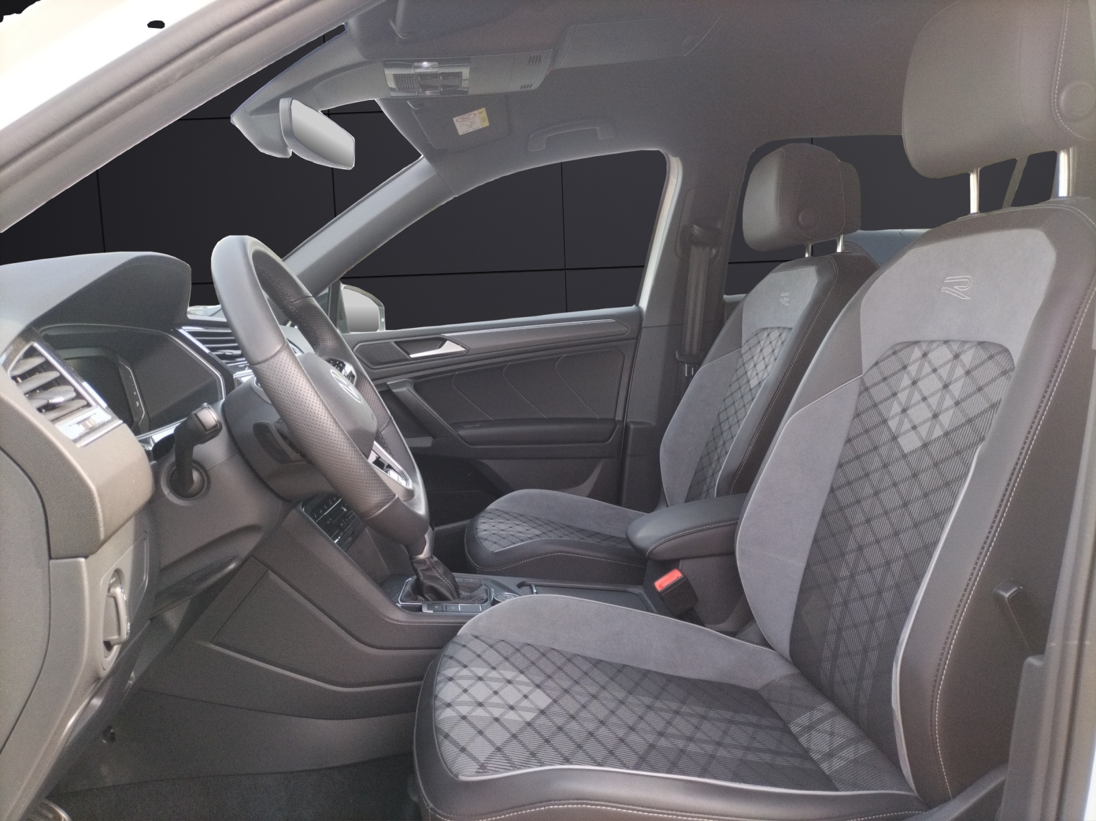 Fahrzeugabbildung Volkswagen Tiguan Allspace TSI R-Line DSG 4M 7-Si STH Matrix AHK Navi AID ACC RFK SH 20