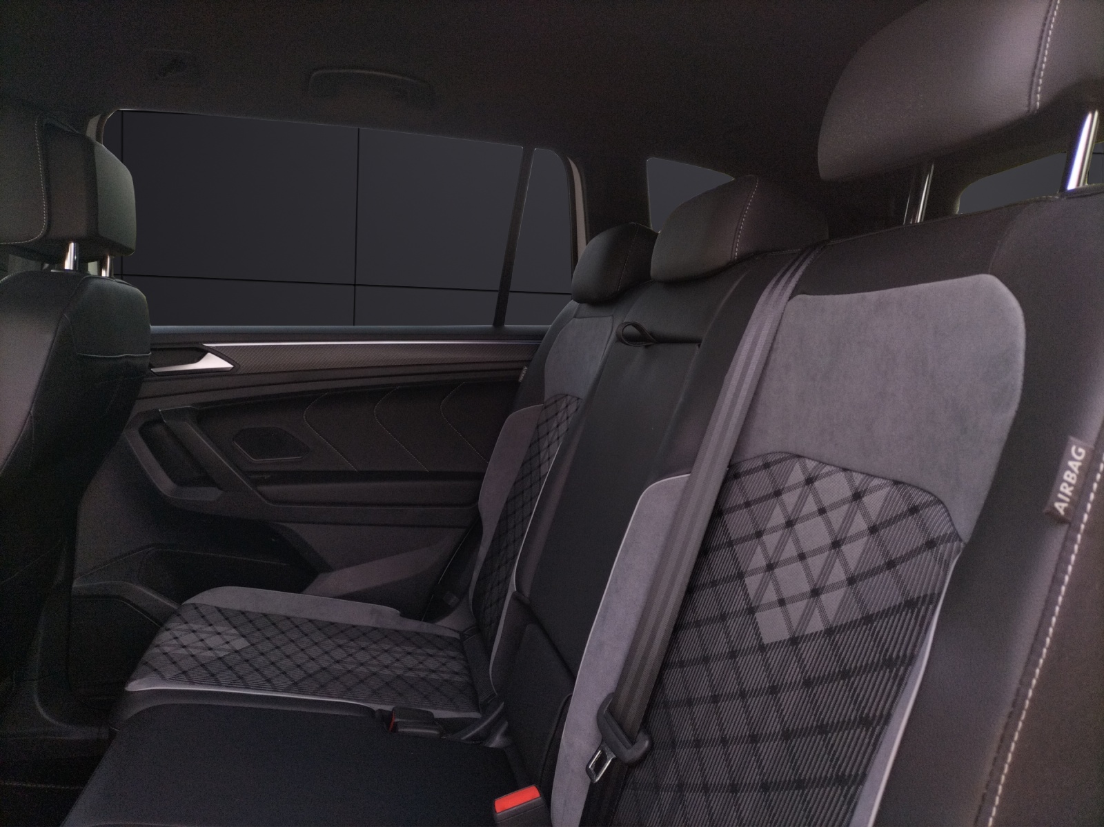 Fahrzeugabbildung Volkswagen Tiguan Allspace TSI R-Line DSG 4M 7-Si STH Matrix AHK Navi AID ACC RFK SH 20