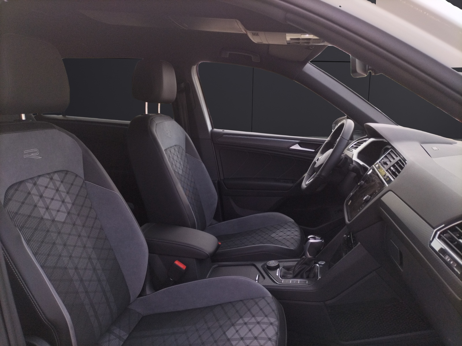 Fahrzeugabbildung Volkswagen Tiguan Allspace TSI R-Line DSG 4M 7-Si STH Matrix AHK Navi AID ACC RFK SH 20