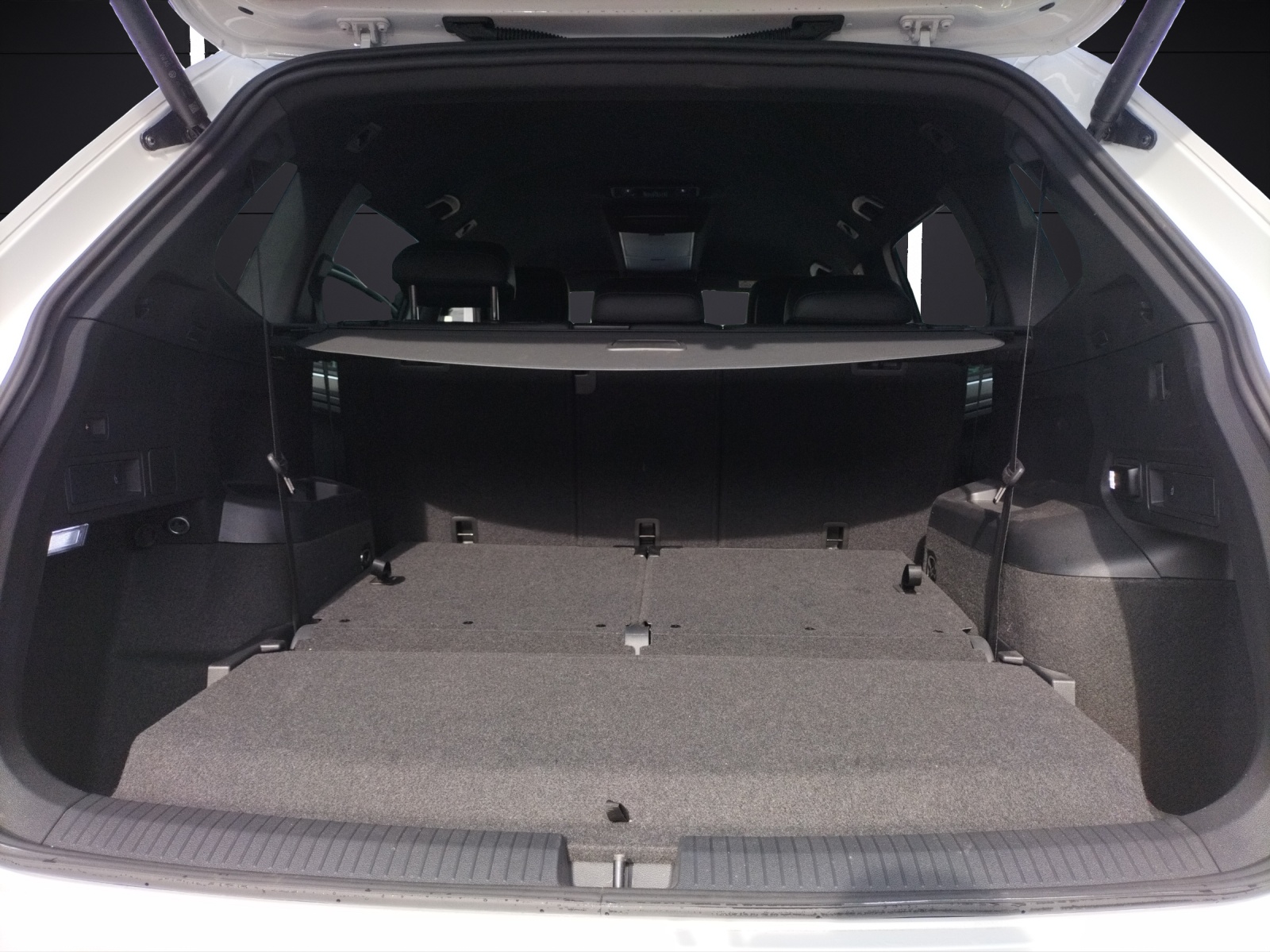 Fahrzeugabbildung Volkswagen Tiguan Allspace TSI R-Line DSG 4M 7-Si STH Matrix AHK Navi AID ACC RFK SH 20