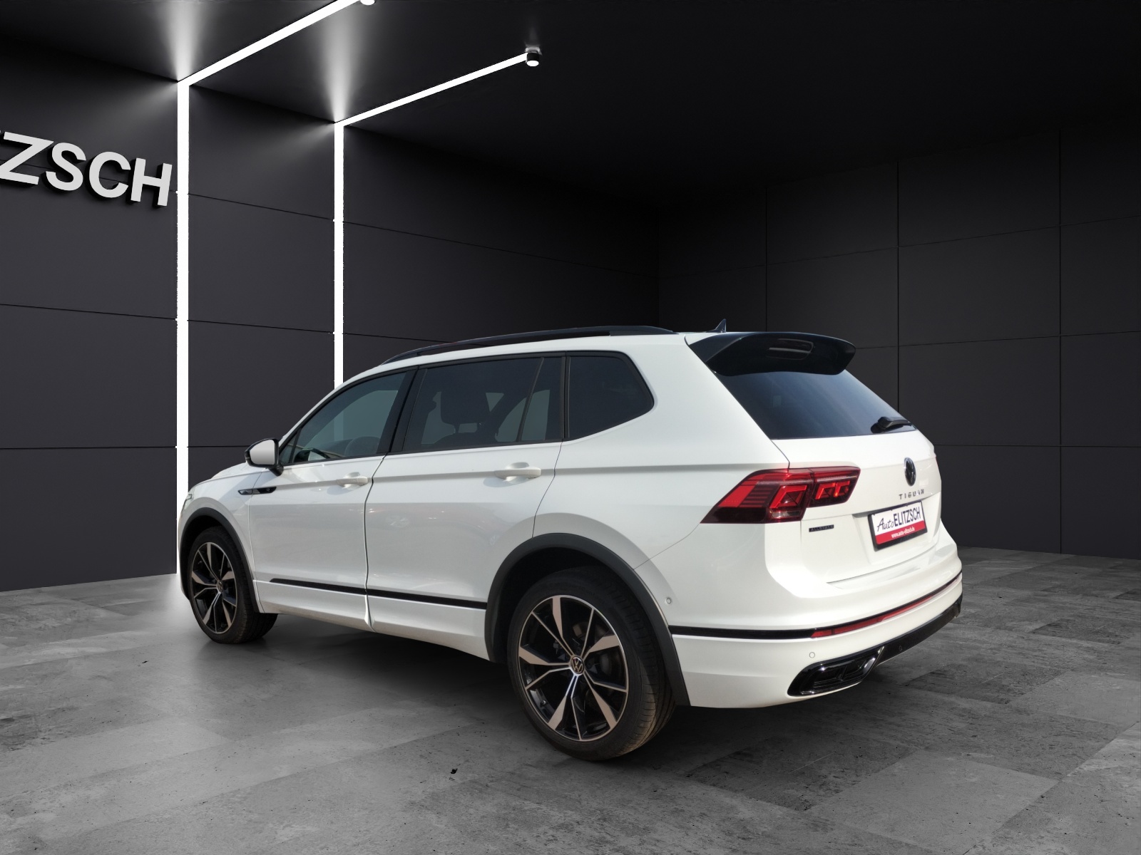 Fahrzeugabbildung Volkswagen Tiguan Allspace TSI R-Line DSG 4M 7-Si STH Matrix AHK Navi AID ACC RFK SH 20