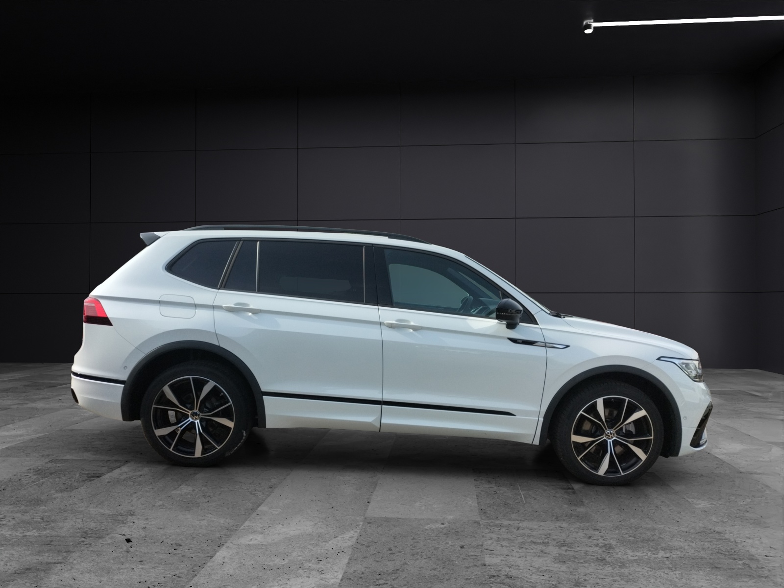 Fahrzeugabbildung Volkswagen Tiguan Allspace TSI R-Line DSG 4M 7-Si STH Matrix AHK Navi AID ACC RFK SH 20
