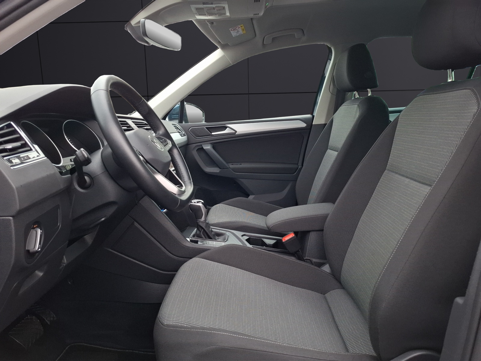 Fahrzeugabbildung Volkswagen Tiguan TSI DSG LED AHK Navi ACC PDC SH