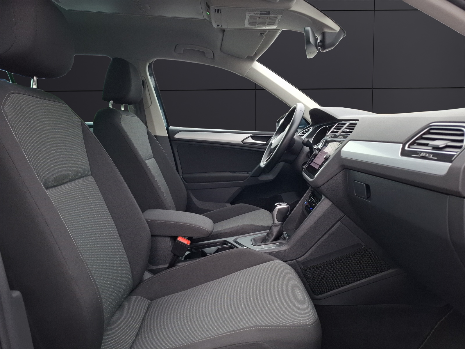 Fahrzeugabbildung Volkswagen Tiguan TSI DSG LED AHK Navi ACC PDC SH