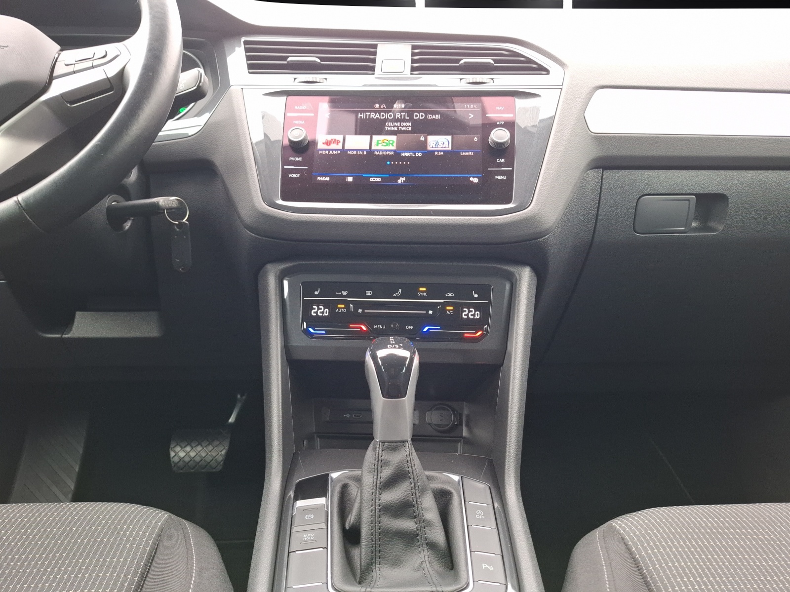 Fahrzeugabbildung Volkswagen Tiguan TSI DSG LED AHK Navi ACC PDC SH