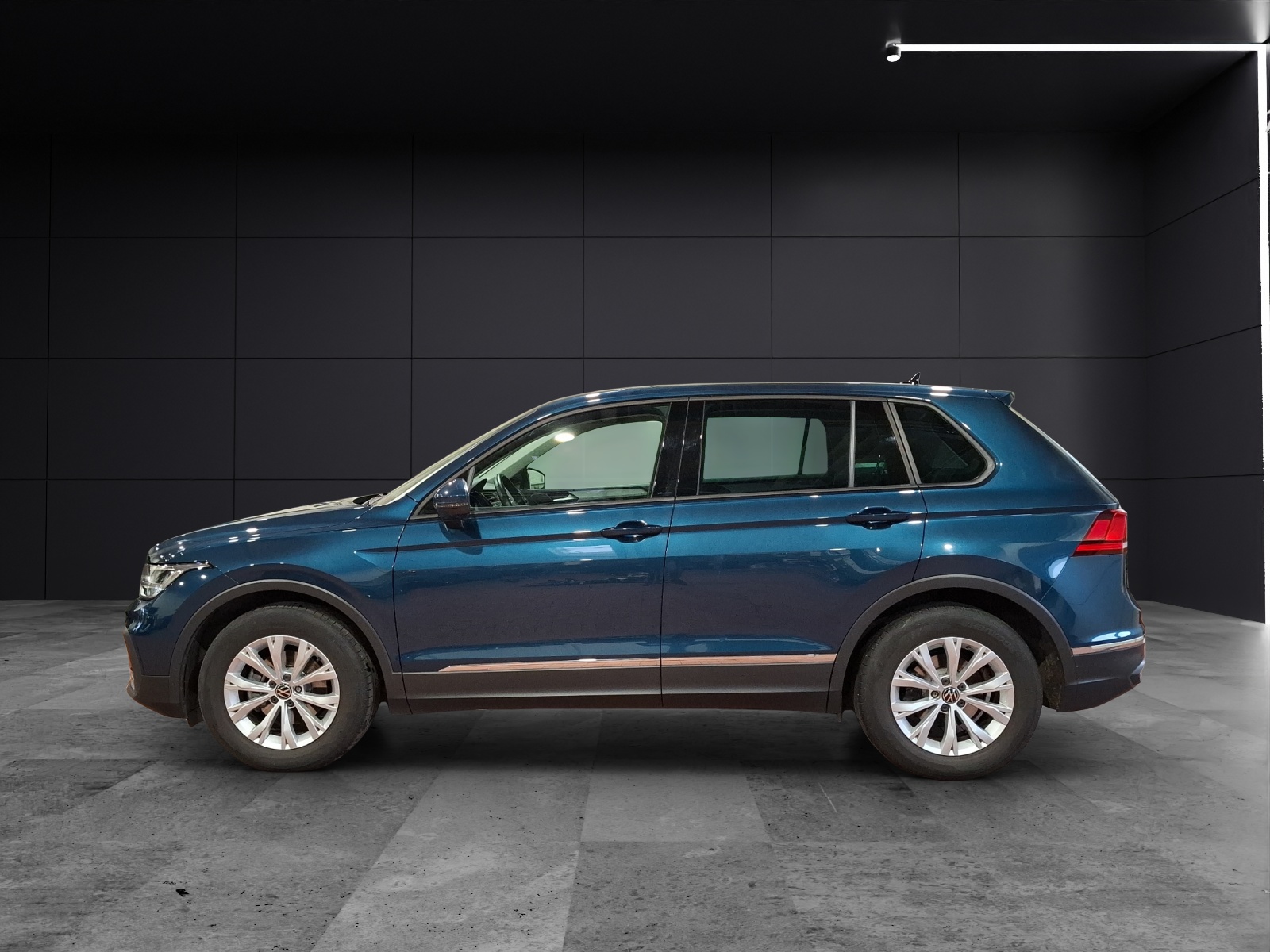 Fahrzeugabbildung Volkswagen Tiguan TSI DSG LED AHK Navi ACC PDC SH