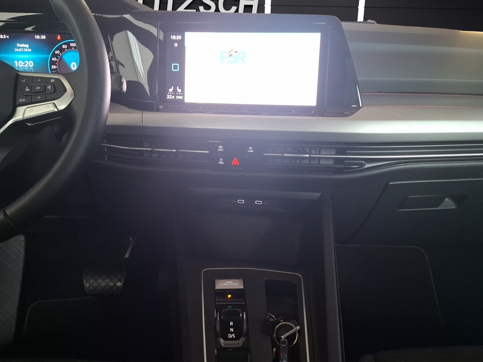 Fahrzeugabbildung Volkswagen Golf VIII Variant eTSI Life DSG LED+ Navi STHZ ACC PDC SHZ