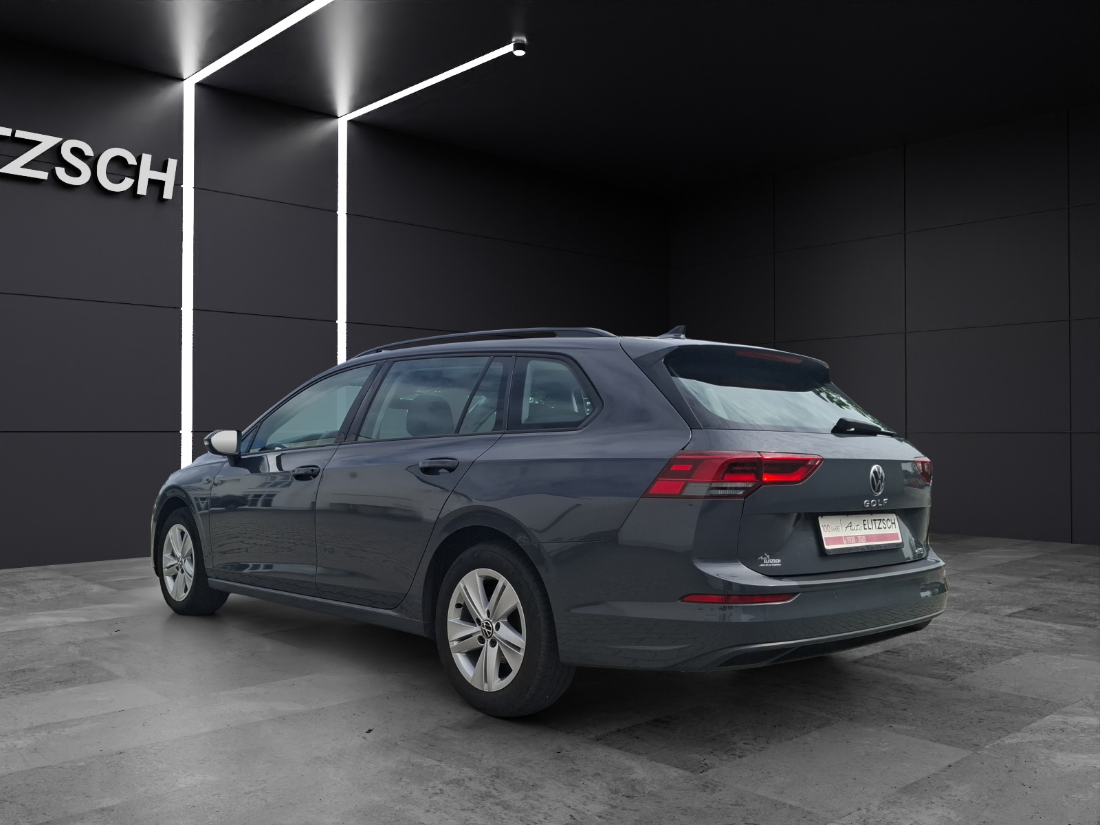Fahrzeugabbildung Volkswagen Golf VIII Variant eTSI Life DSG LED+ Navi STHZ ACC PDC SHZ