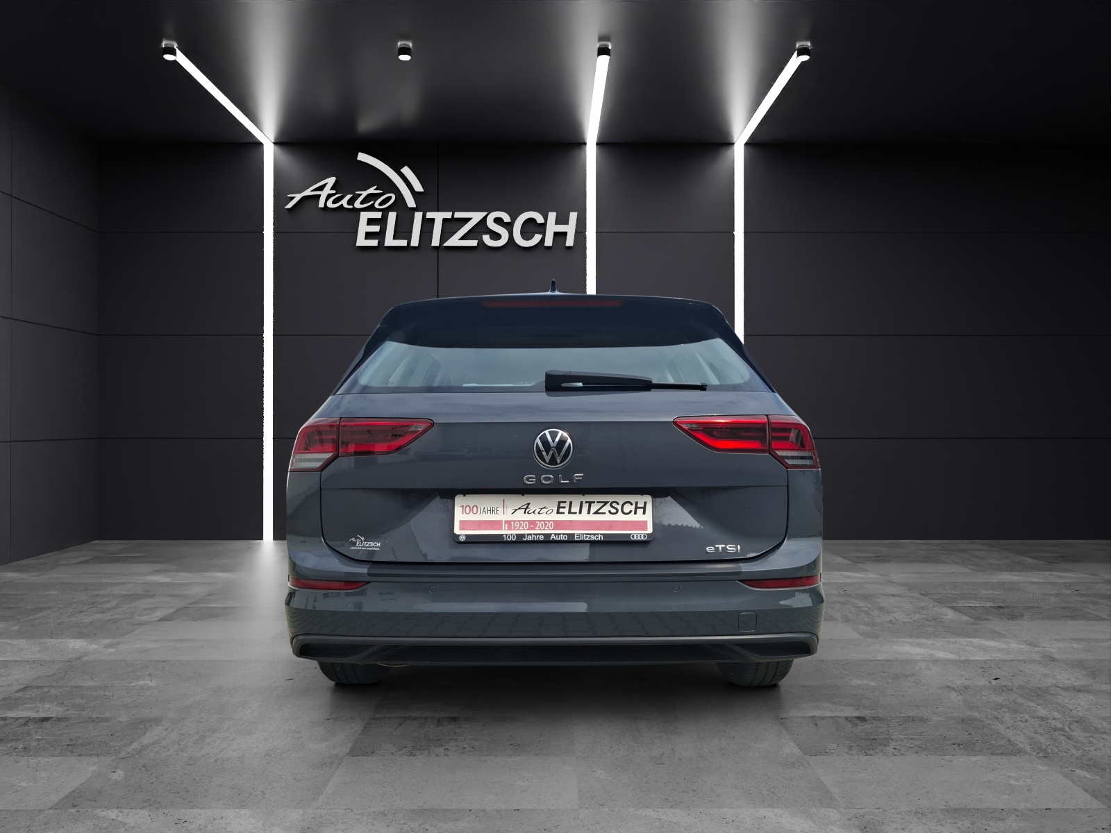 Fahrzeugabbildung Volkswagen Golf VIII Variant eTSI Life DSG LED+ Navi STHZ ACC PDC SHZ