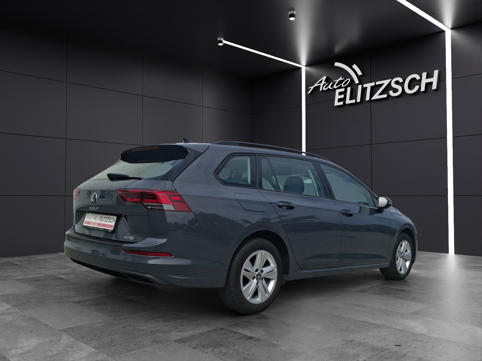 Fahrzeugabbildung Volkswagen Golf VIII Variant eTSI Life DSG LED+ Navi STHZ ACC PDC SHZ